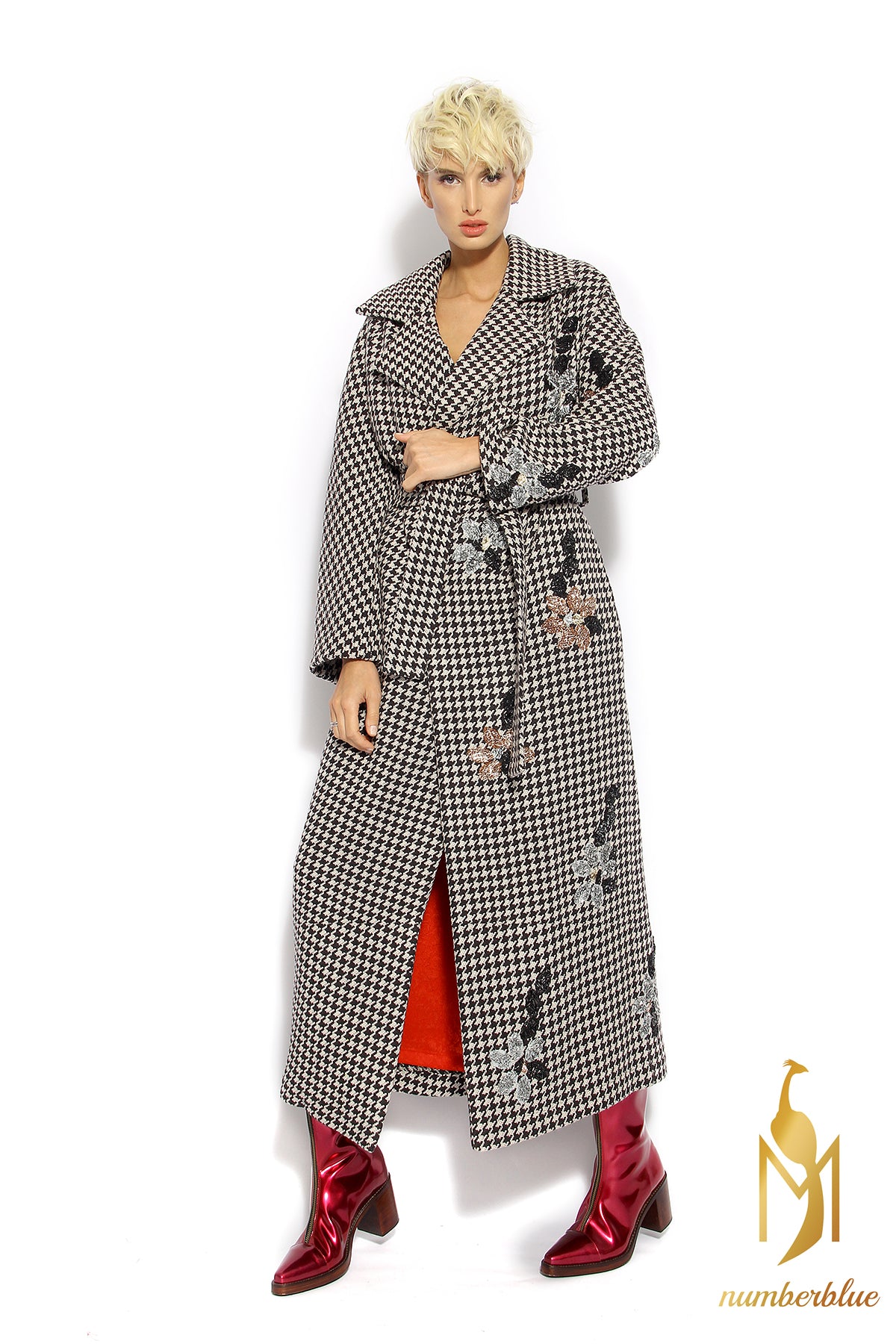 Karierter Mantel mit Stickereien