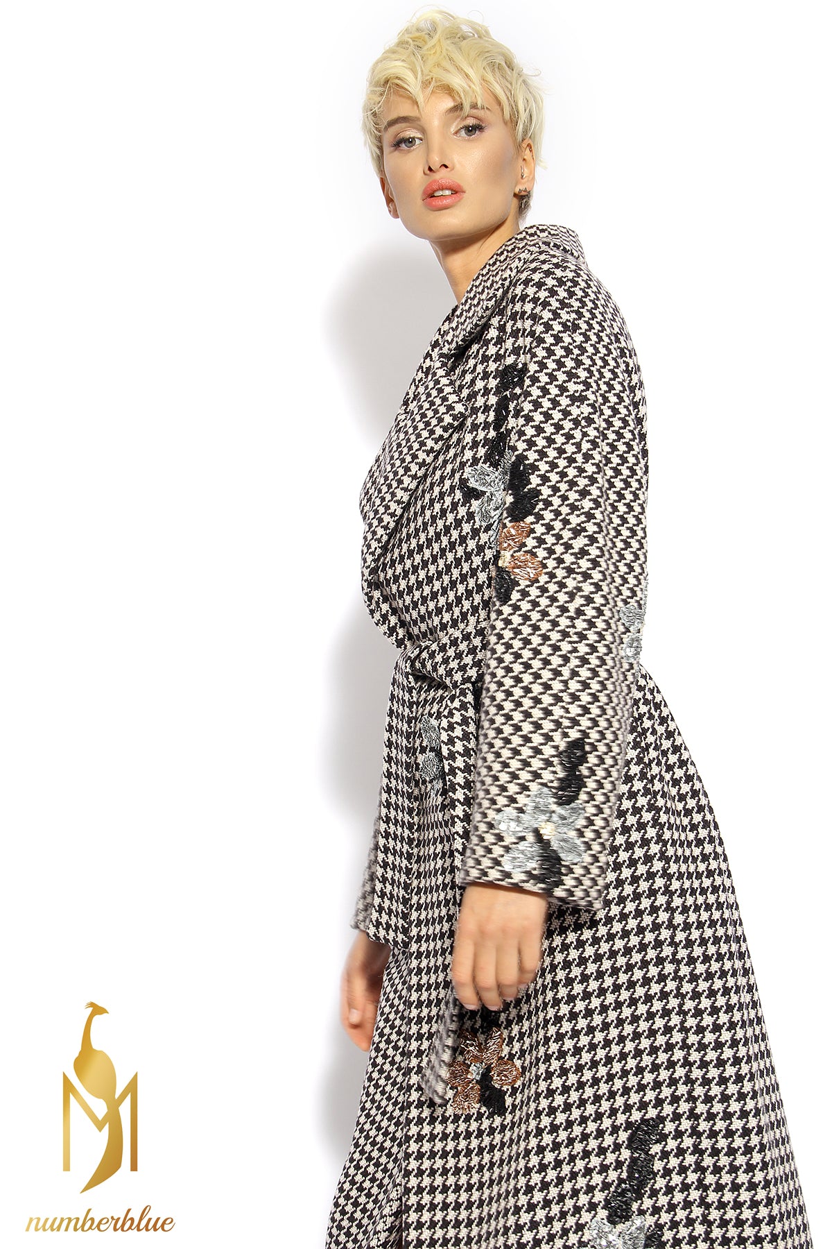 Karierter Mantel mit Stickereien