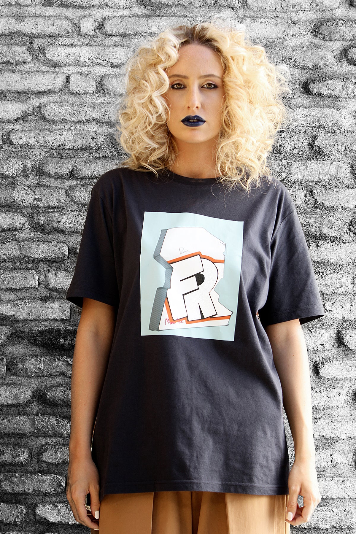 UNISEX PRINTED T-SHIRT Wall