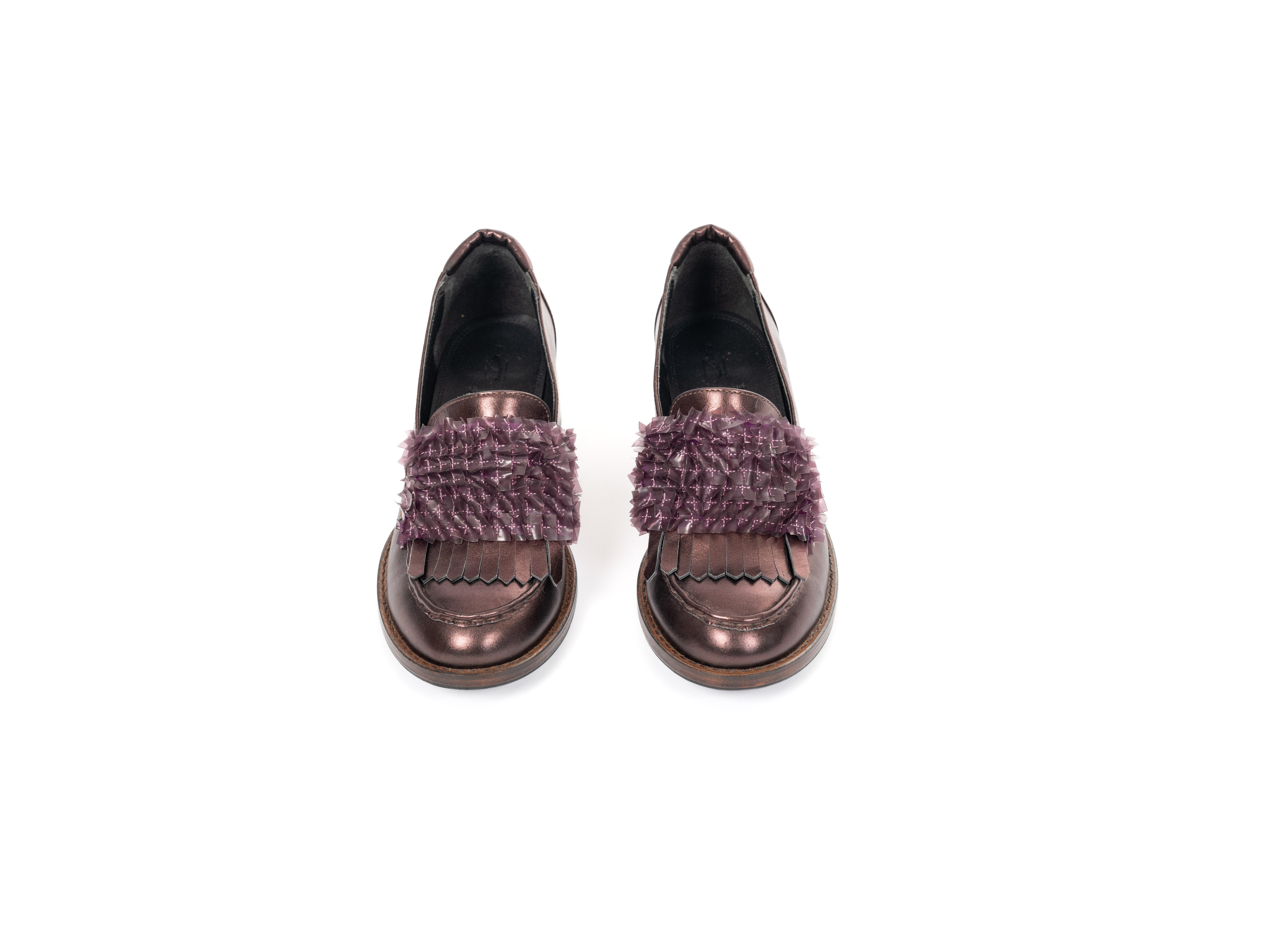 Maya Seyferth Loafer Bordeaux Metallic mit dreidimensionaler Lasercut-Fransenapplikation, Draufsicht