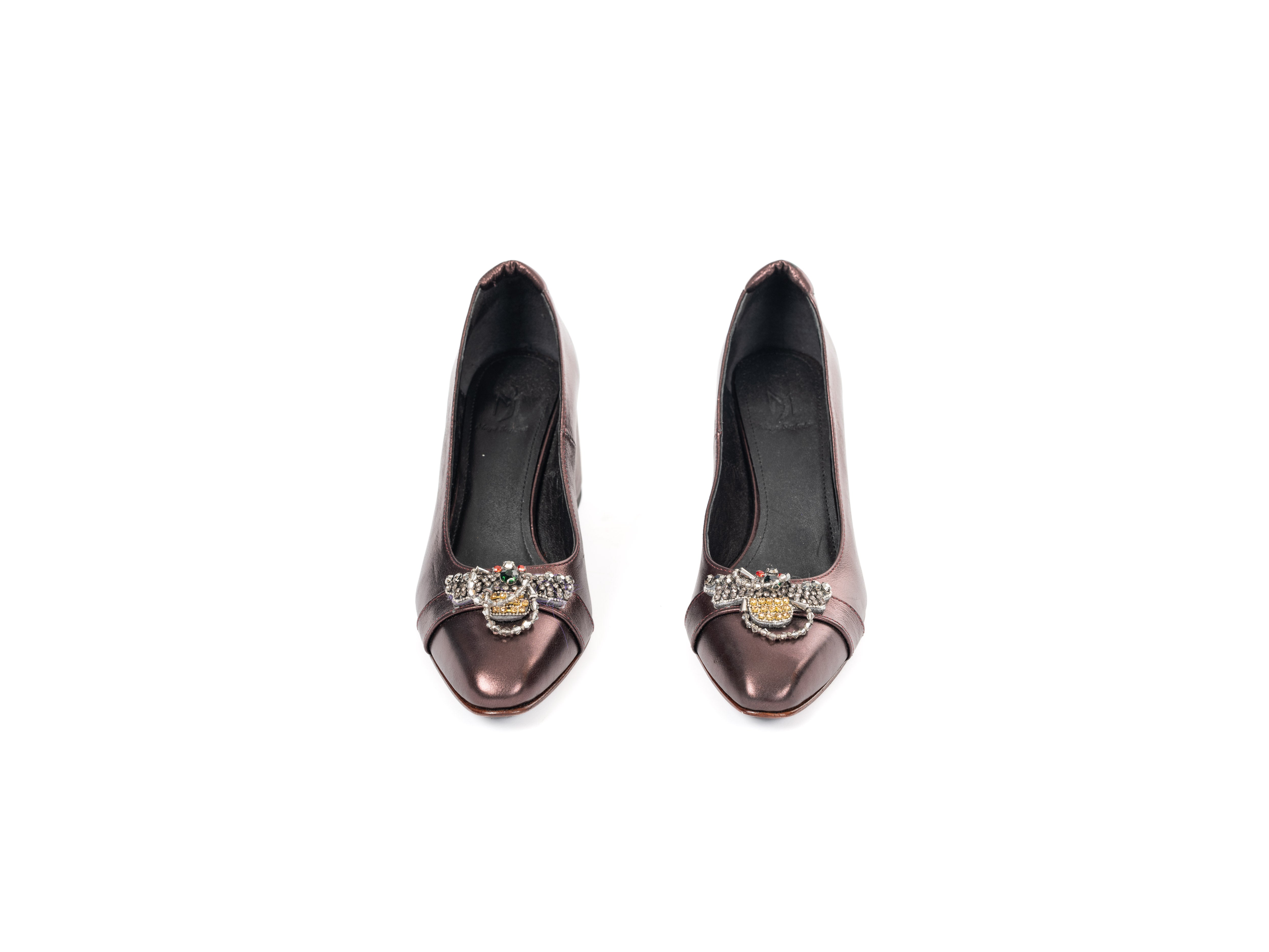 Maya Seyferth Pumps in Bronze aus Metallic-Glattleder mit Bienen-Motiv aus Schmucksteinen, Draufsicht