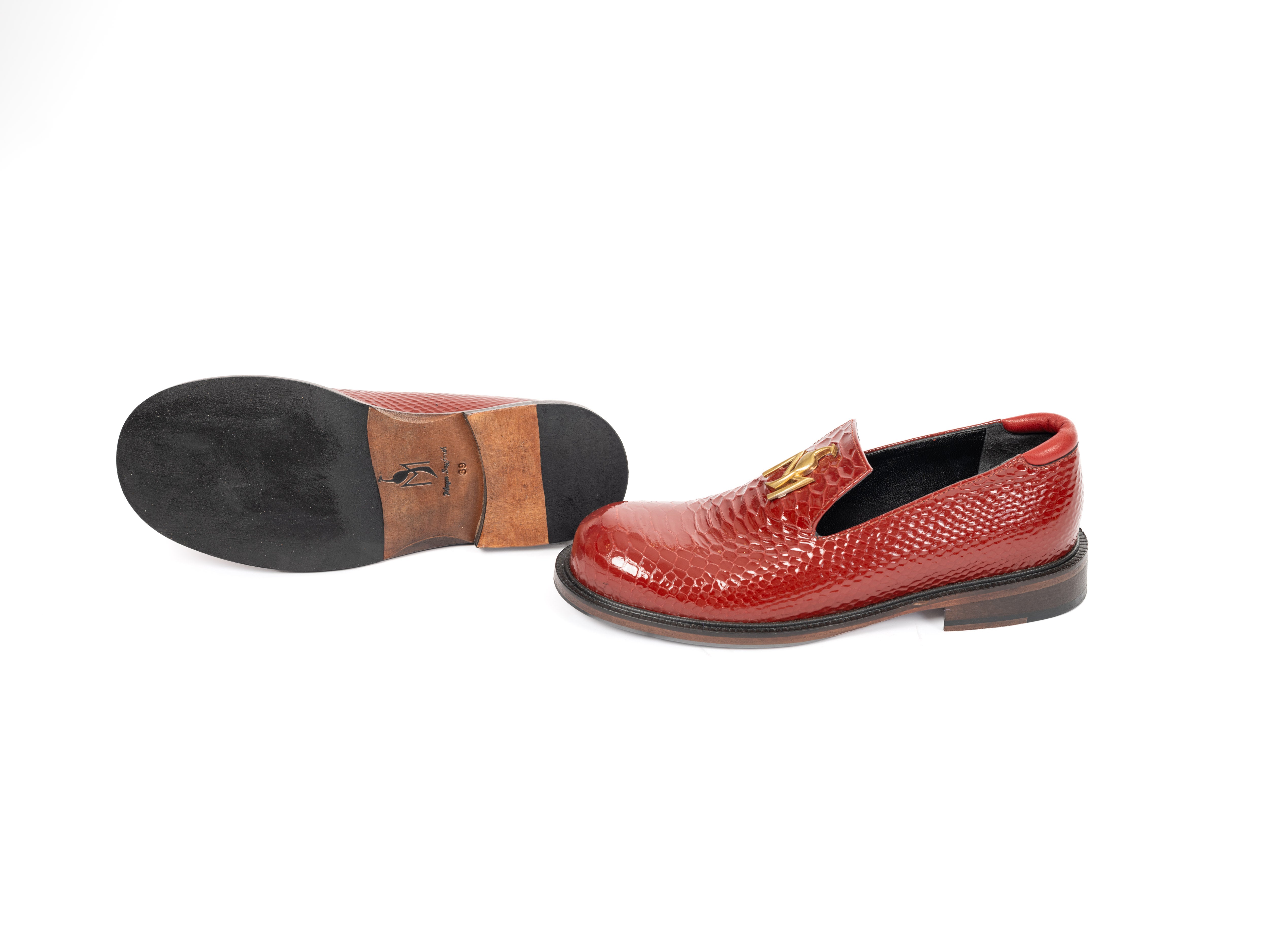 Maya Seyferth Loafer in Rot, Sohlen- und Seitenansicht