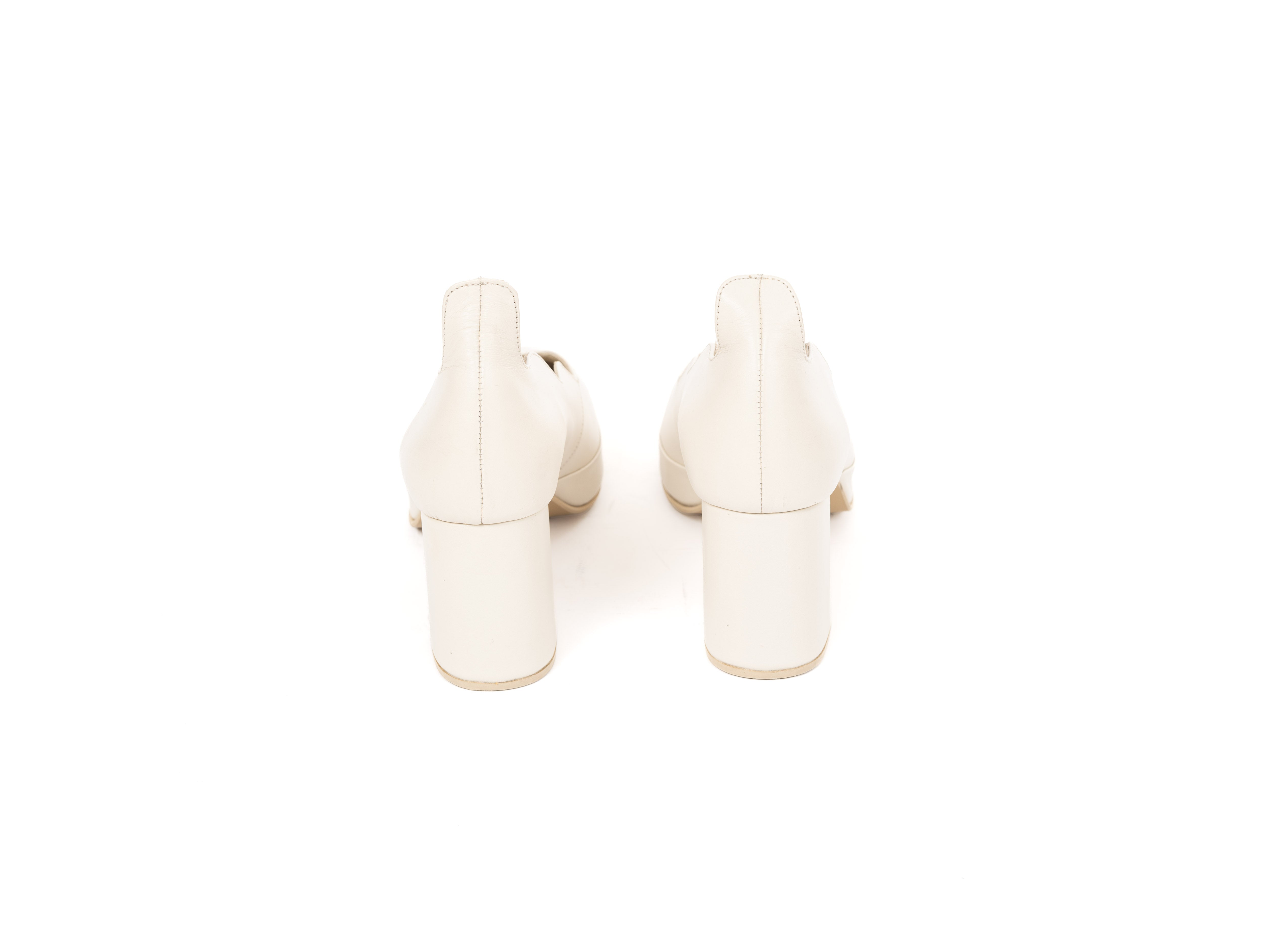 Pumps Weiss – Rückansicht