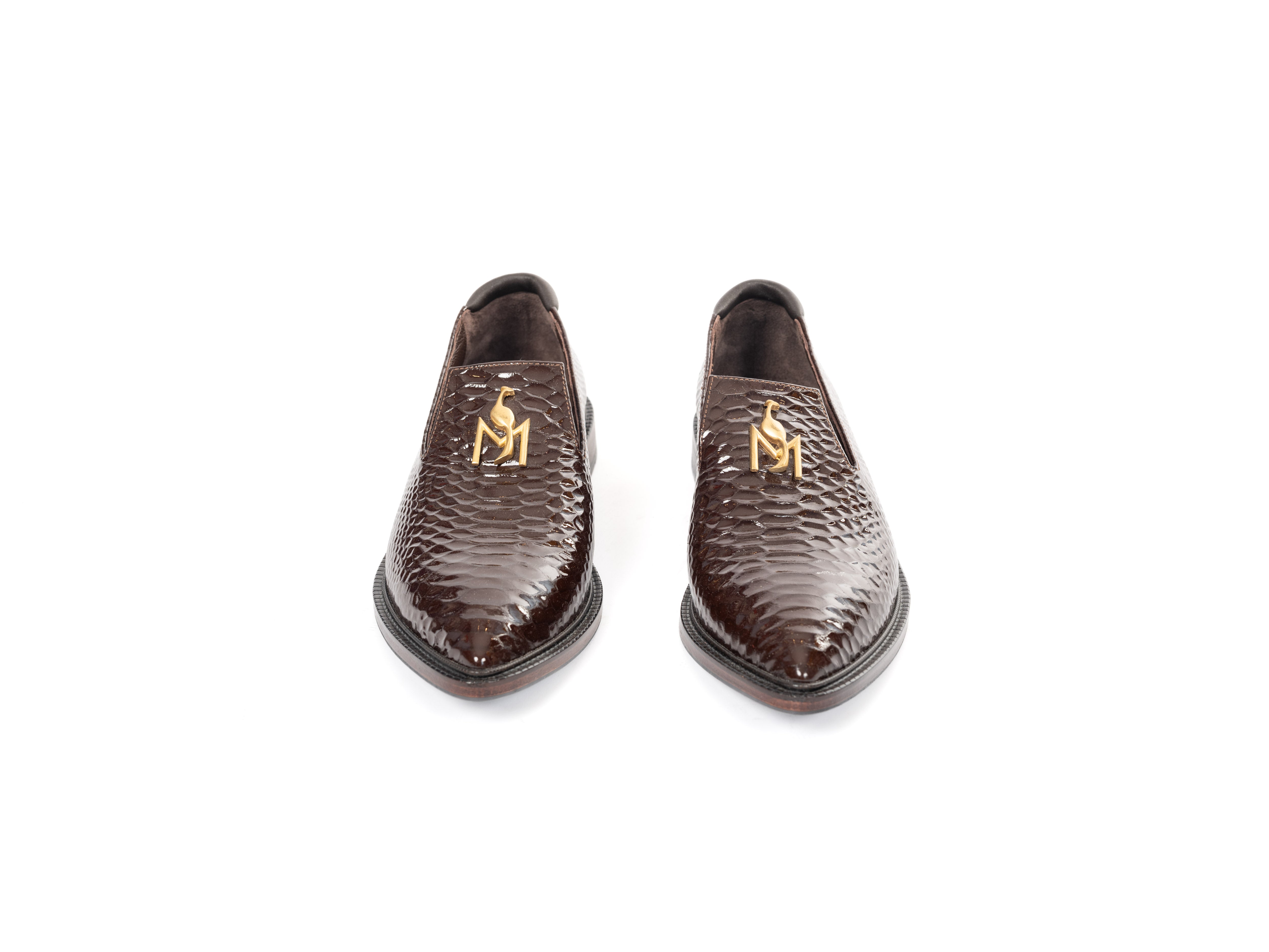 Maya Seyferth Loafer in Braun aus geprägtem Leder in Schlangenoptik mit goldenem Logo, Draufsicht
