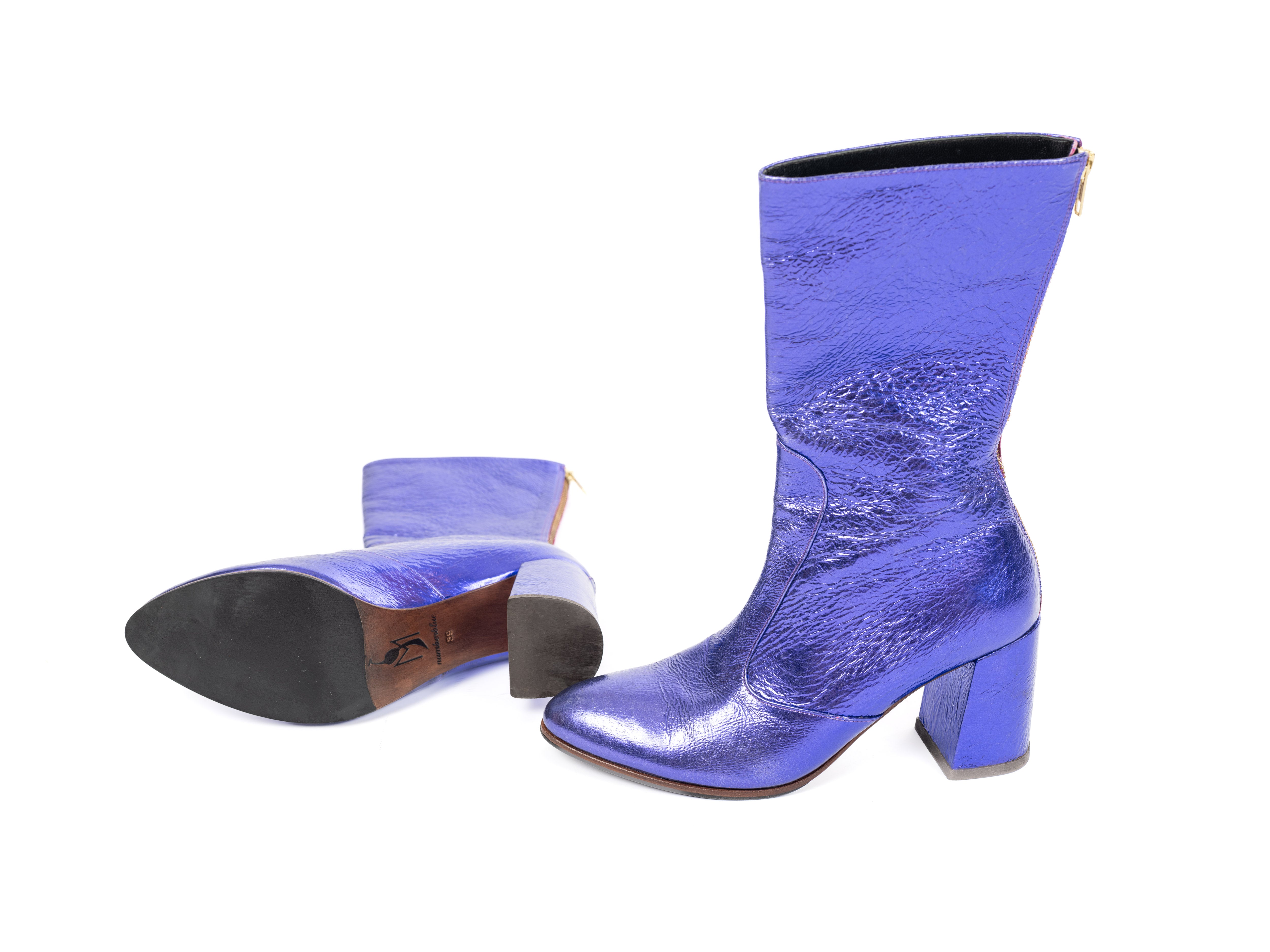 Maya Seyferth Stiefel in Violett, Sohlen- und Seitenansicht mit Blockabsatz