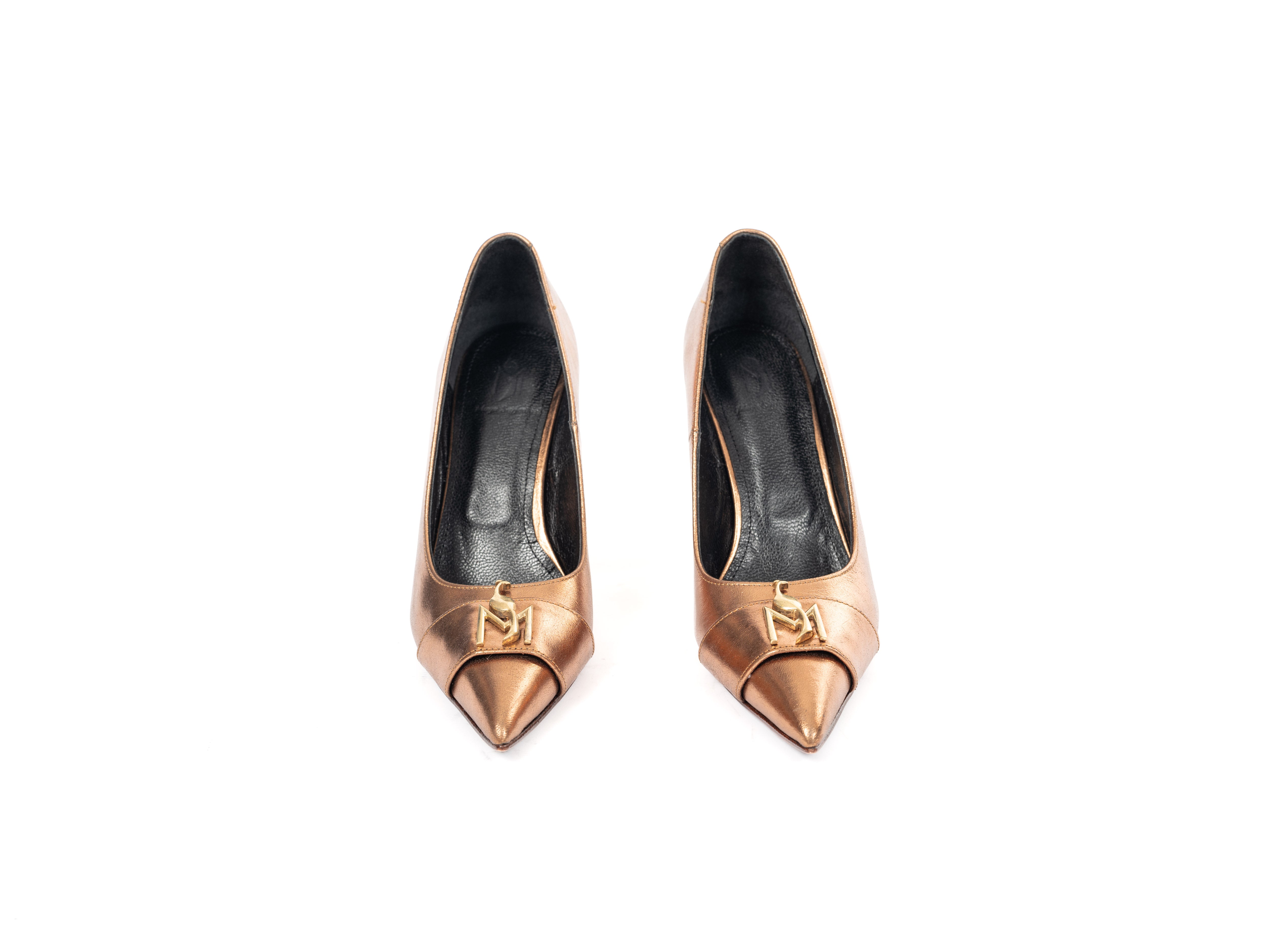 Maya Seyferth Pumps in Kupfer aus Metallic-Leder mit spitzer Zehe und goldenem Logo, Draufsicht