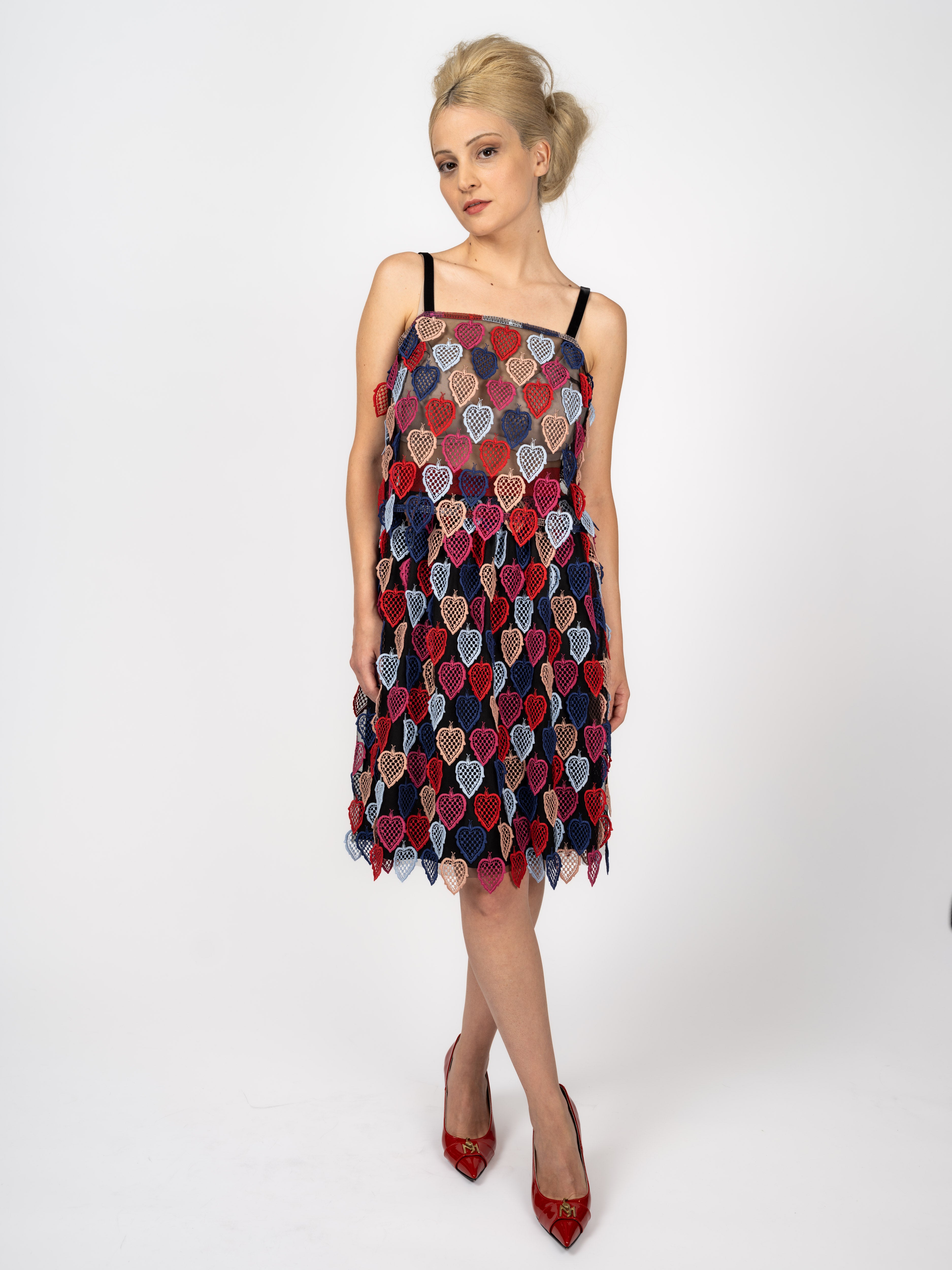 Rock aus dreidimensionaler Spitze mit Herzmotiven – ganze Figur