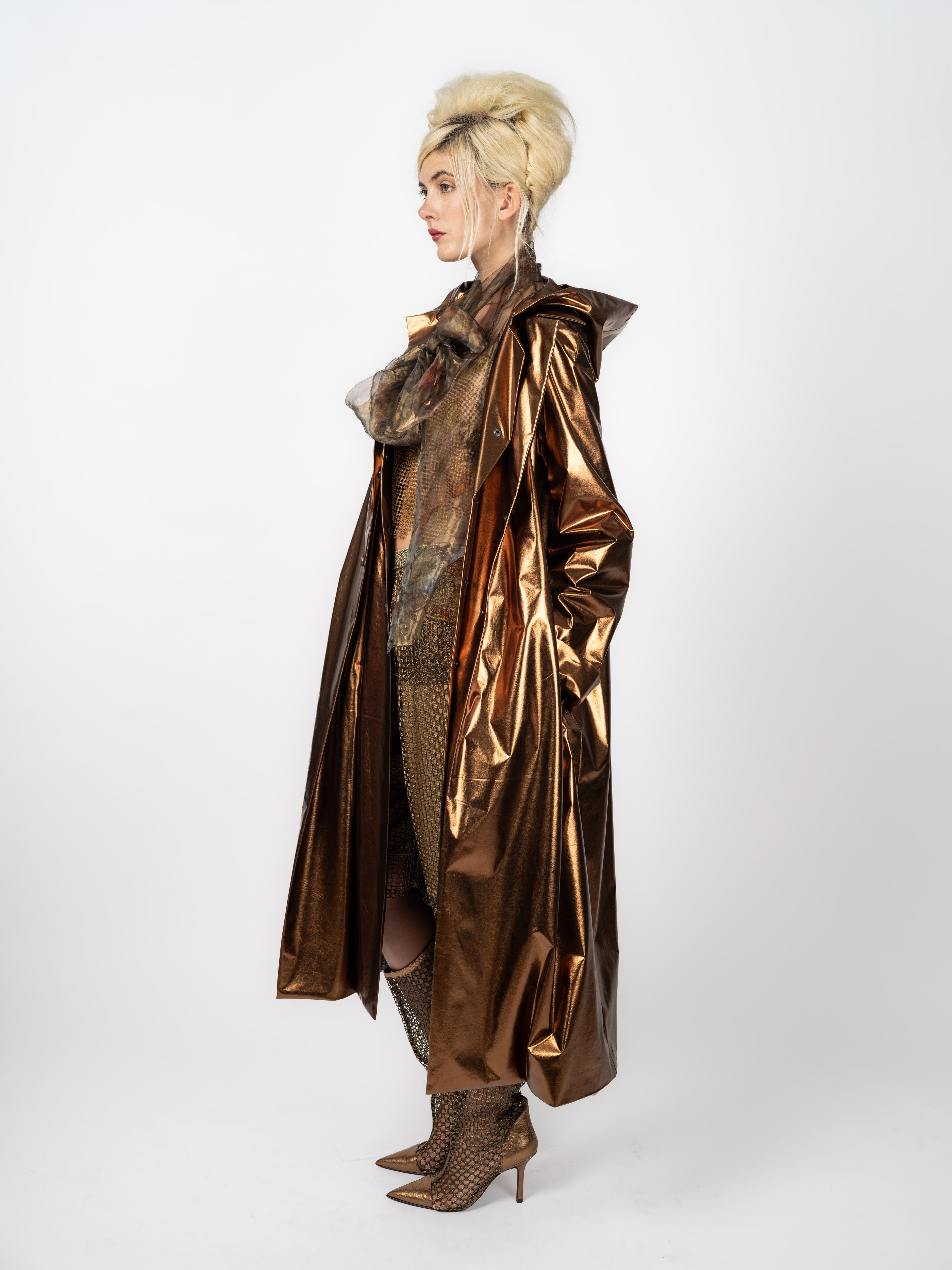 Oversized Statement-Mantel in Bronze-Metallic – Seitenansicht