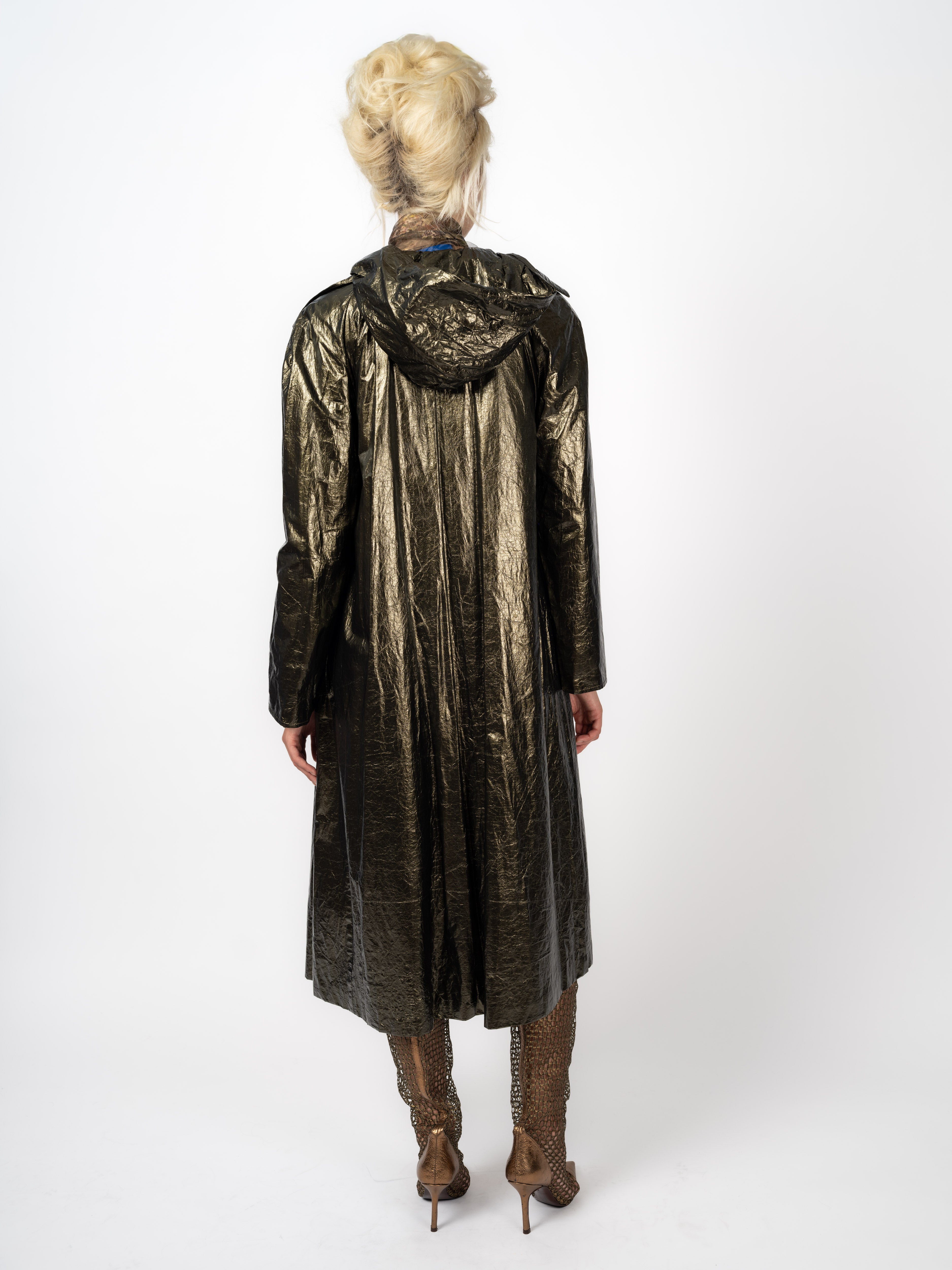 Crinkle-Metallic-Mantel in Dunkelbronze – Vorderansicht
