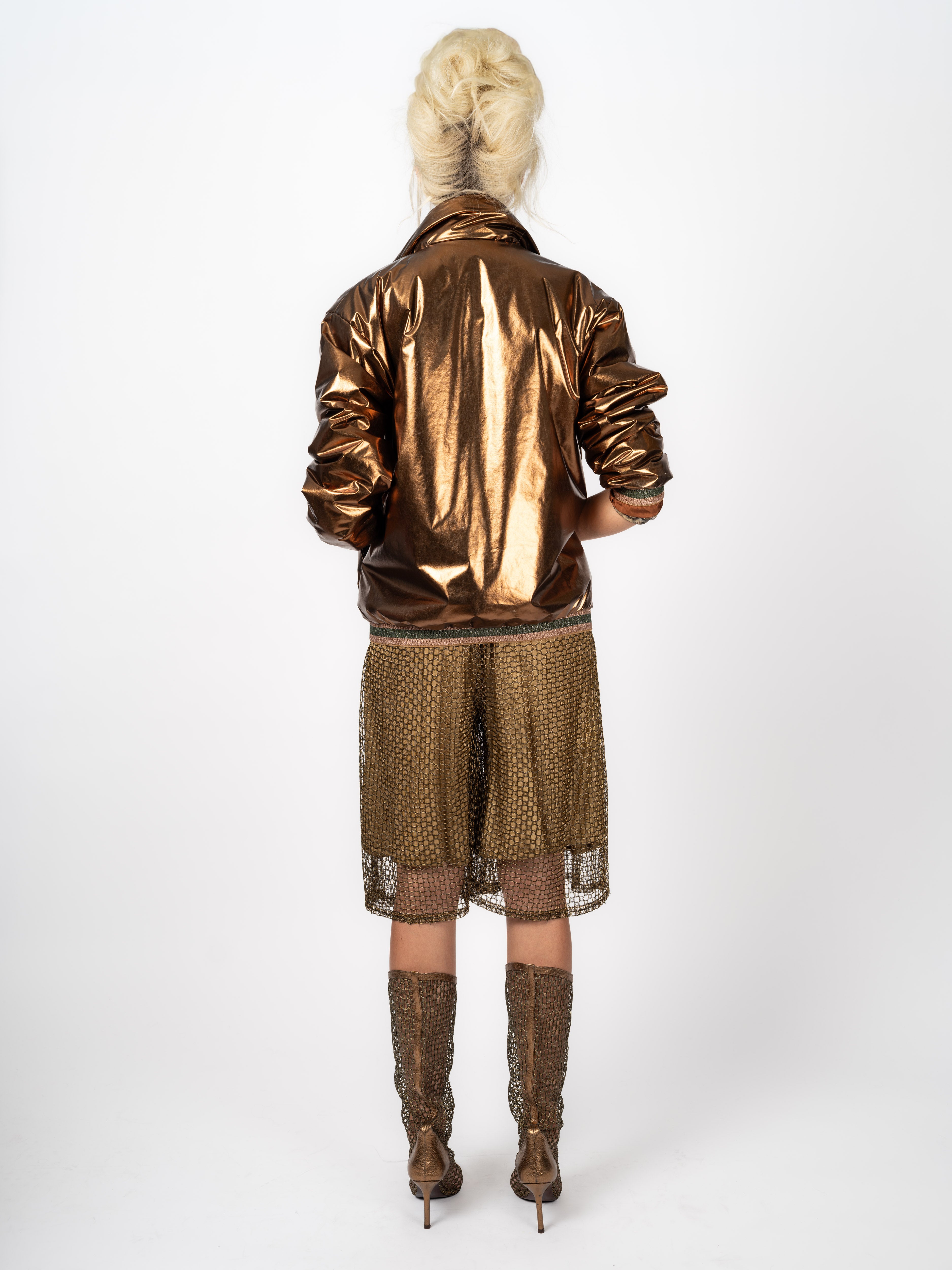 Metallic-Bomberjacke in Bronze – Rückansicht