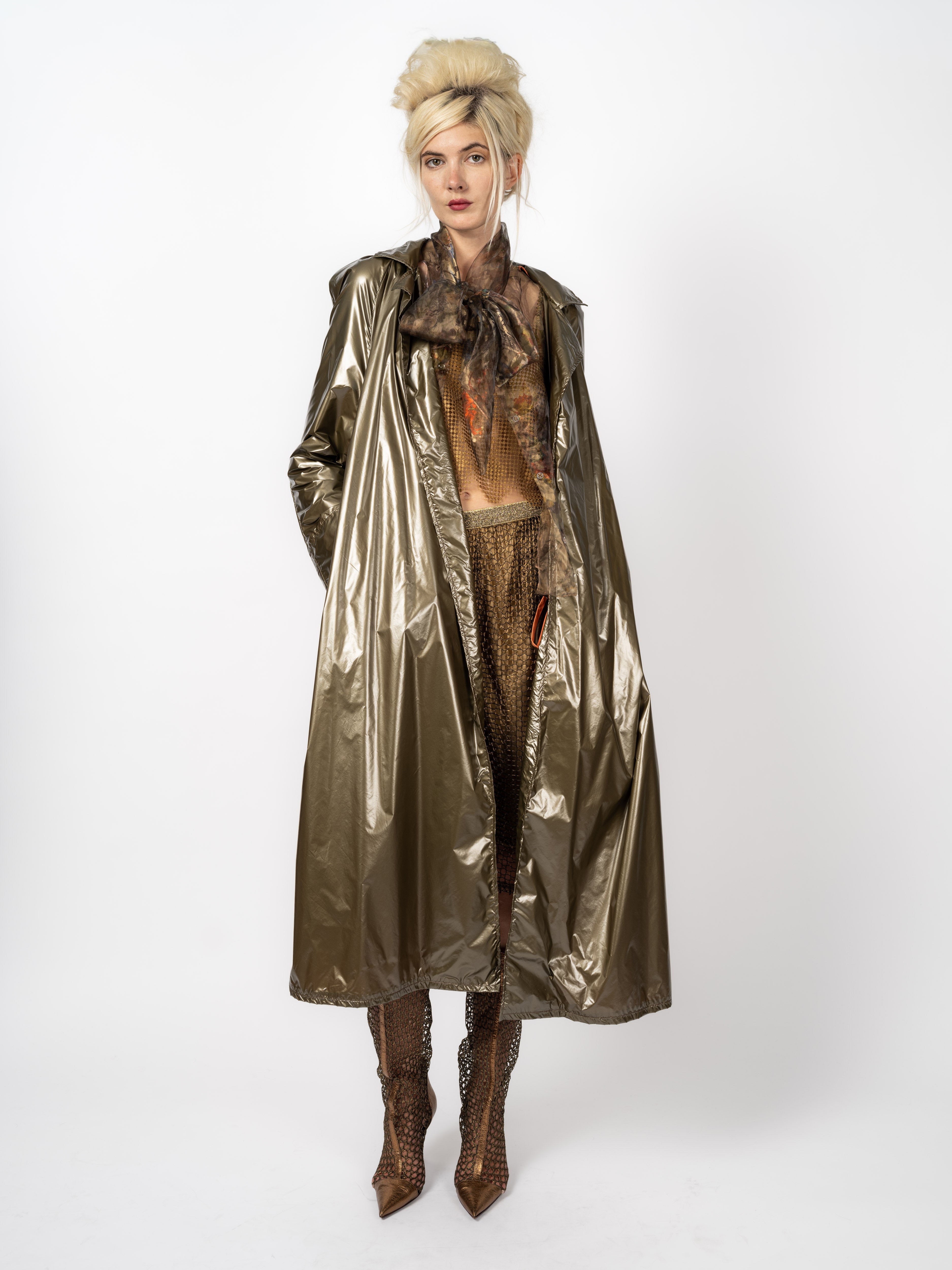 Oversized Metallic-Mantel in Bronze-Gold – Vorderansicht