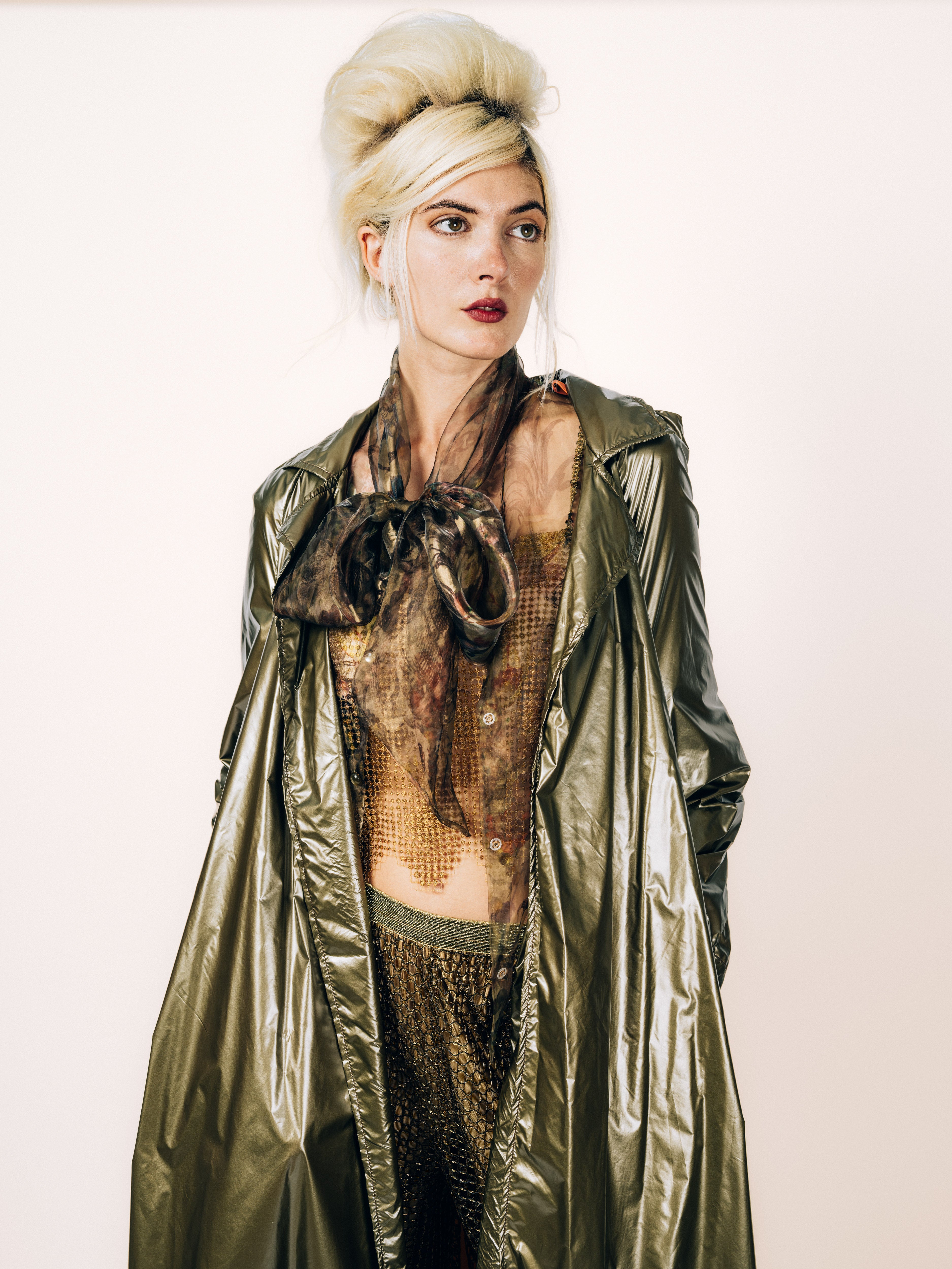 Oversized Metallic-Mantel in Bronze-Gold – Vorderansicht