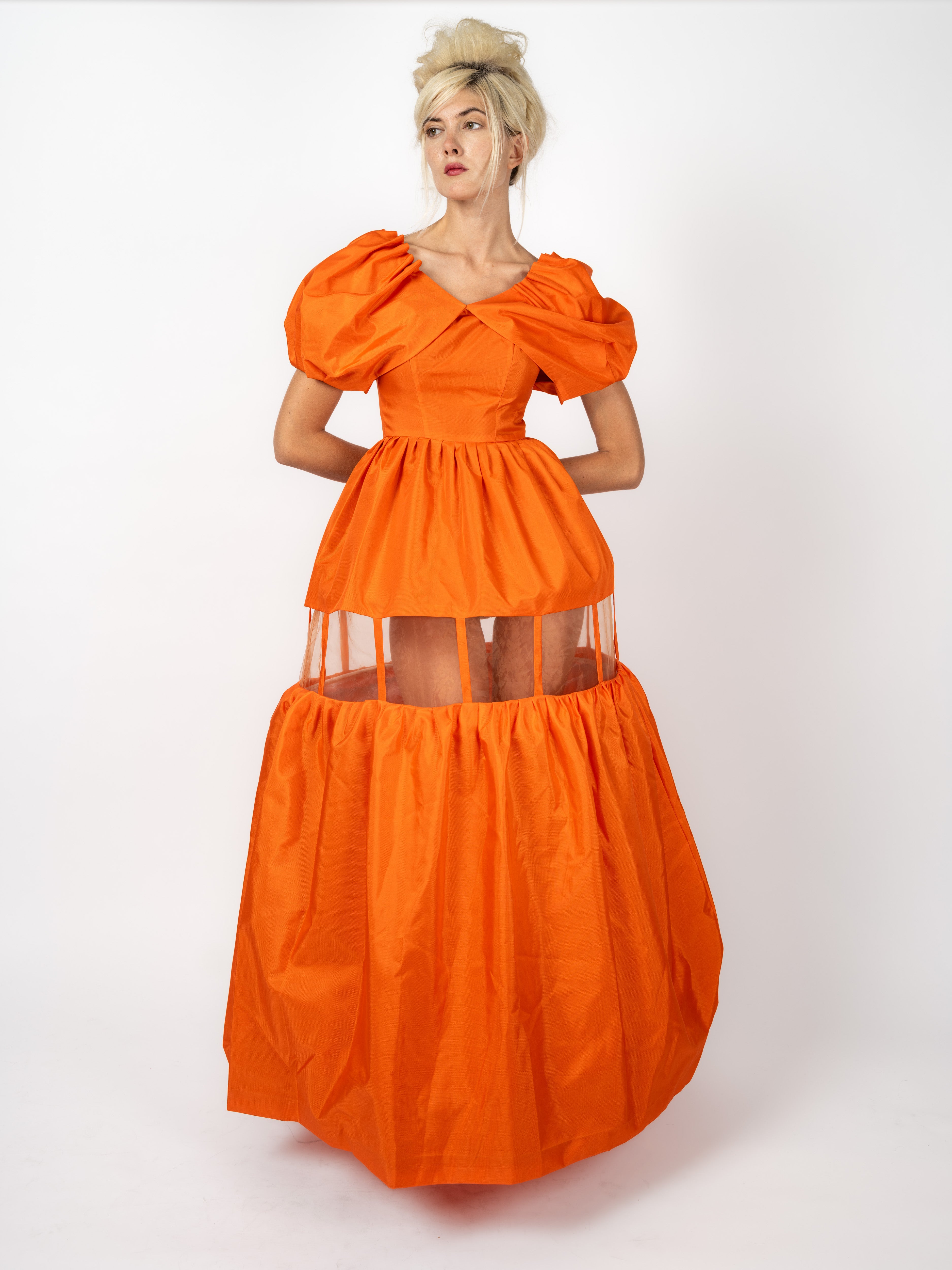 Abendkleid Orange auf dem Runway der Zurich Fashion Week 2026