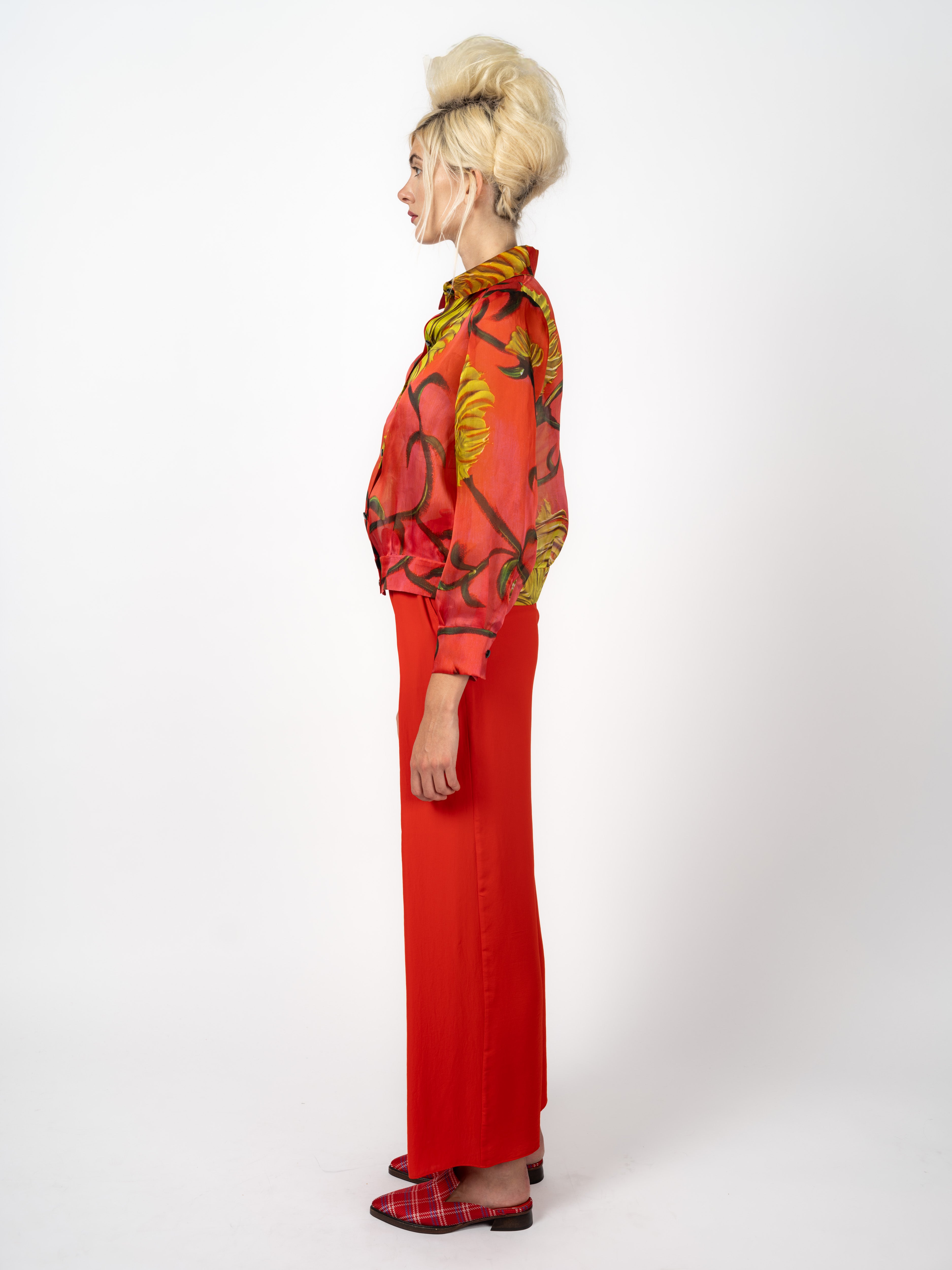 Seidenbluse Rot mit Seidenhose Rot – weitere Ansicht