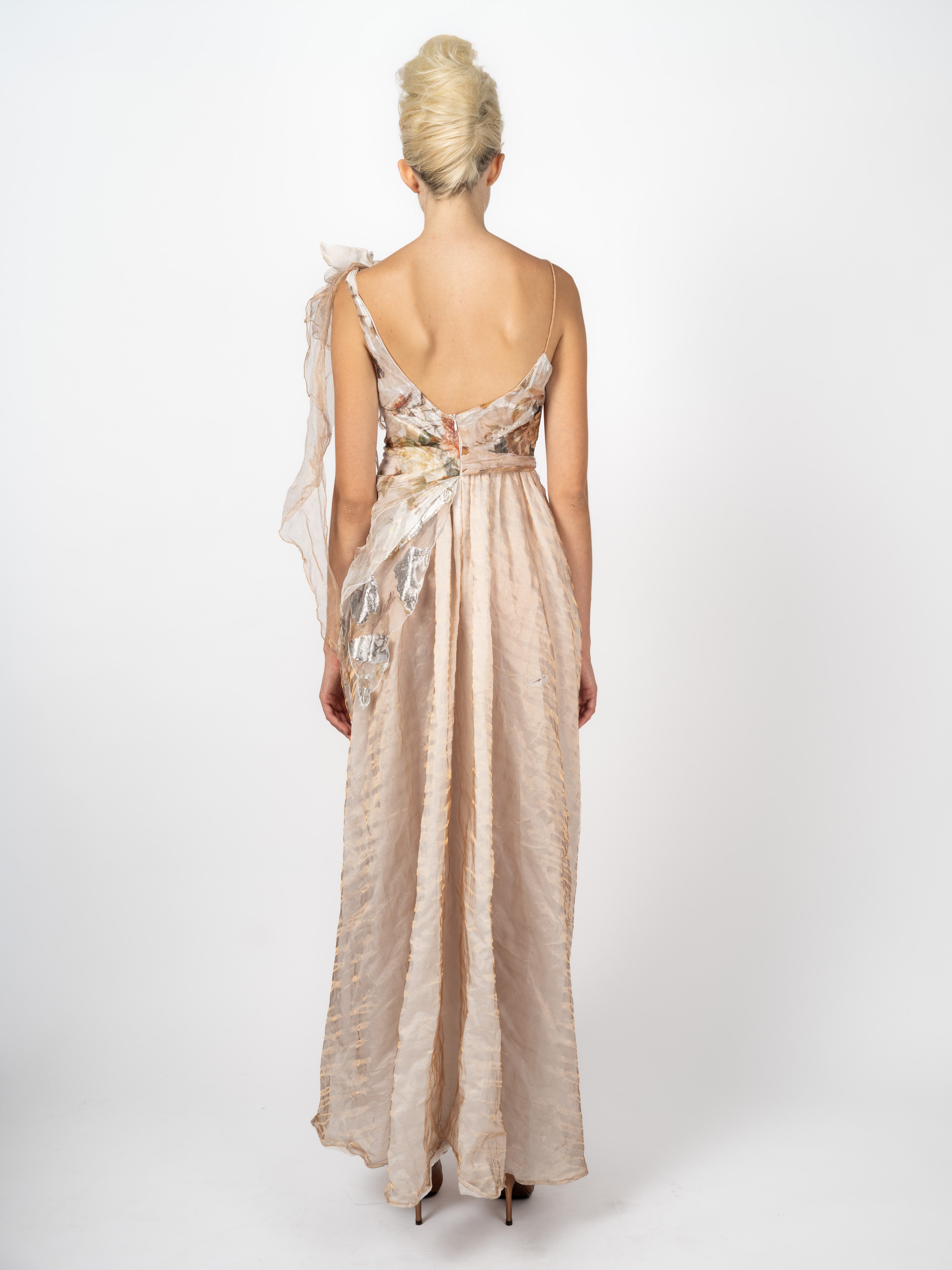Abendkleid Nude mit Schulterblüte – weitere Ansicht
