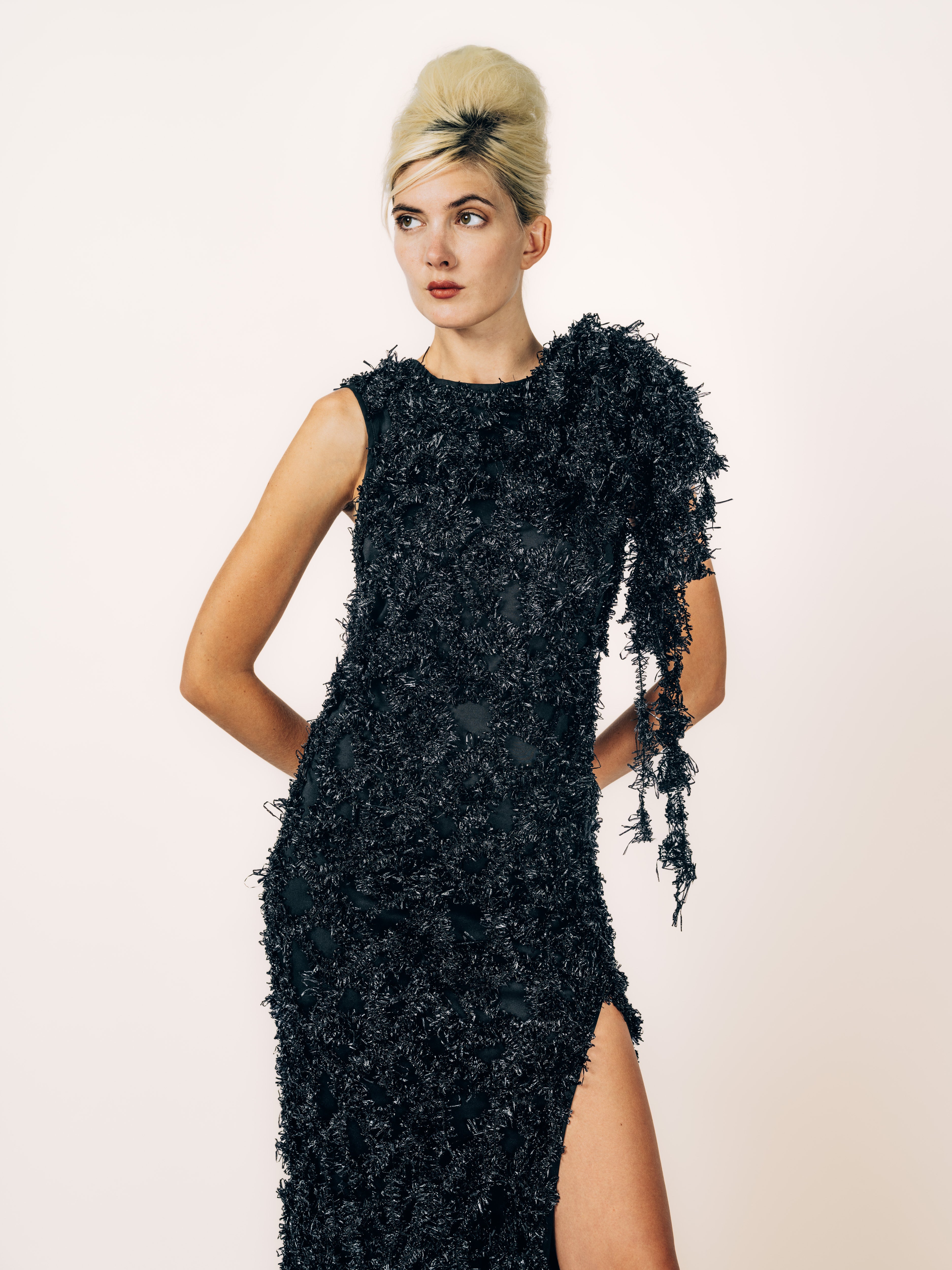 Abendkleid Schwarz mit Fransenstruktur – weitere Ansicht