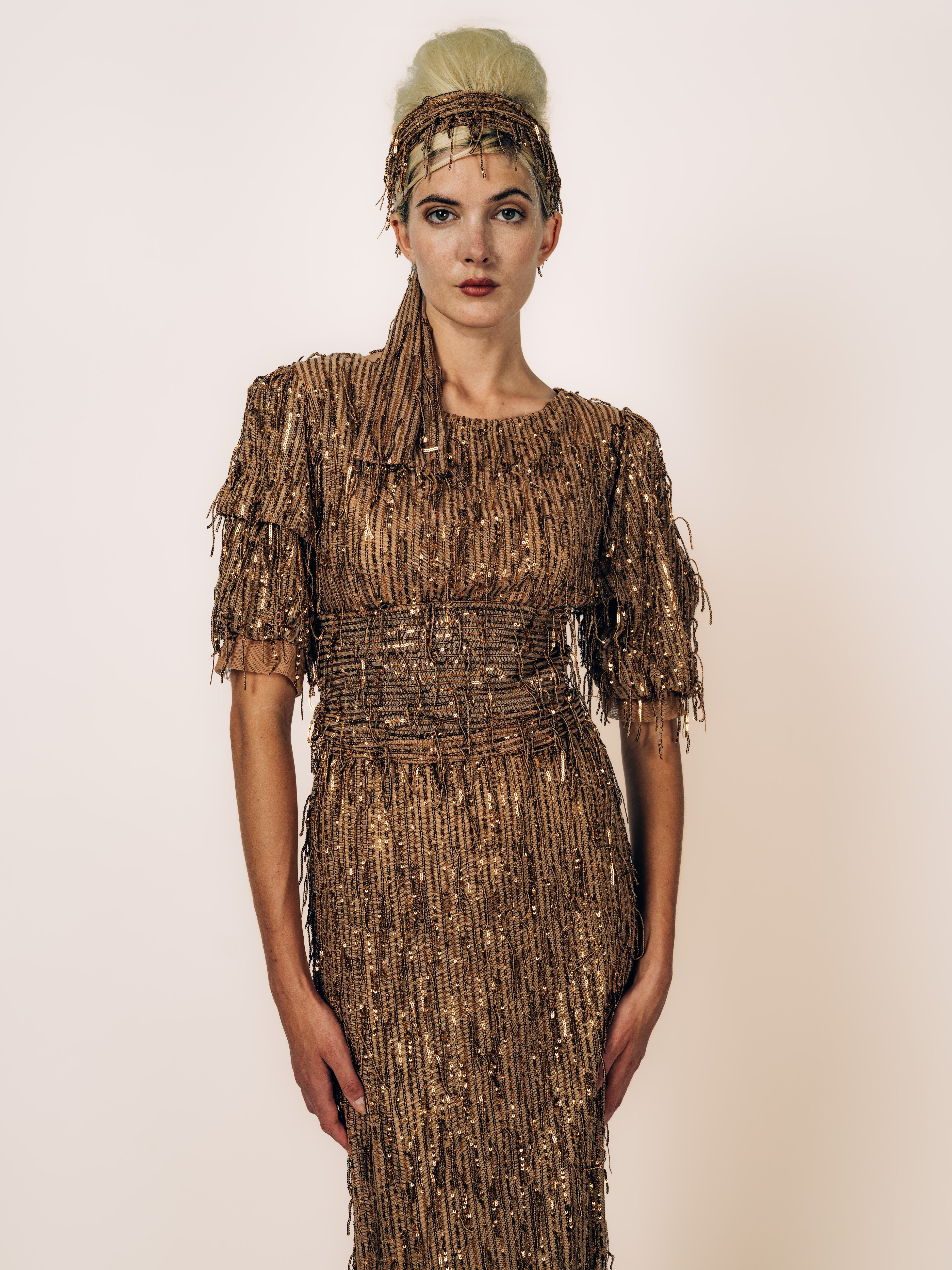 Couture-Kleid Bronze mit Pailletten-Fransen von Maya Seyferth – Ansicht 3