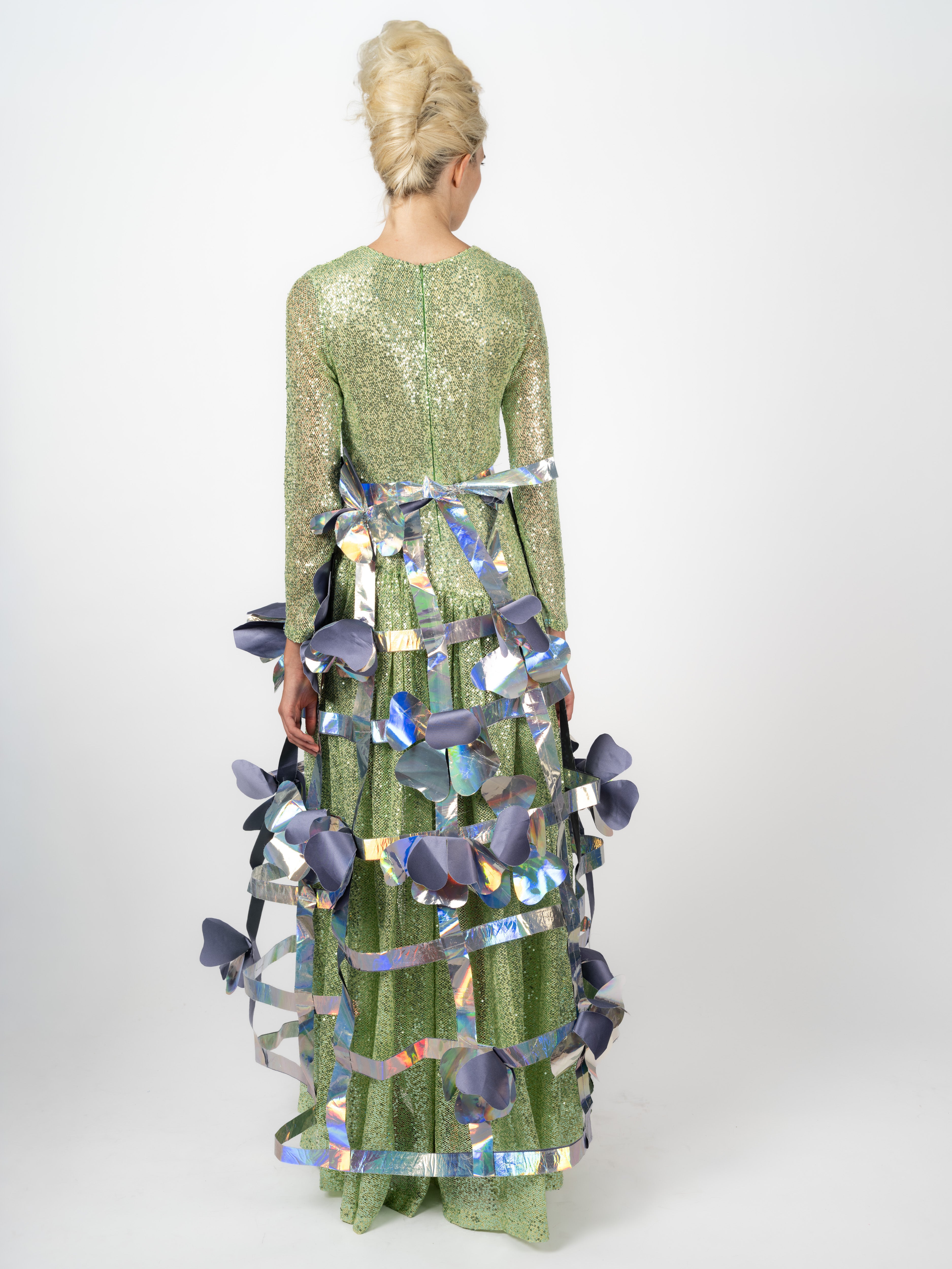 Couture-Überrock mit holografischen Blüten von Maya Seyferth – Ansicht 5