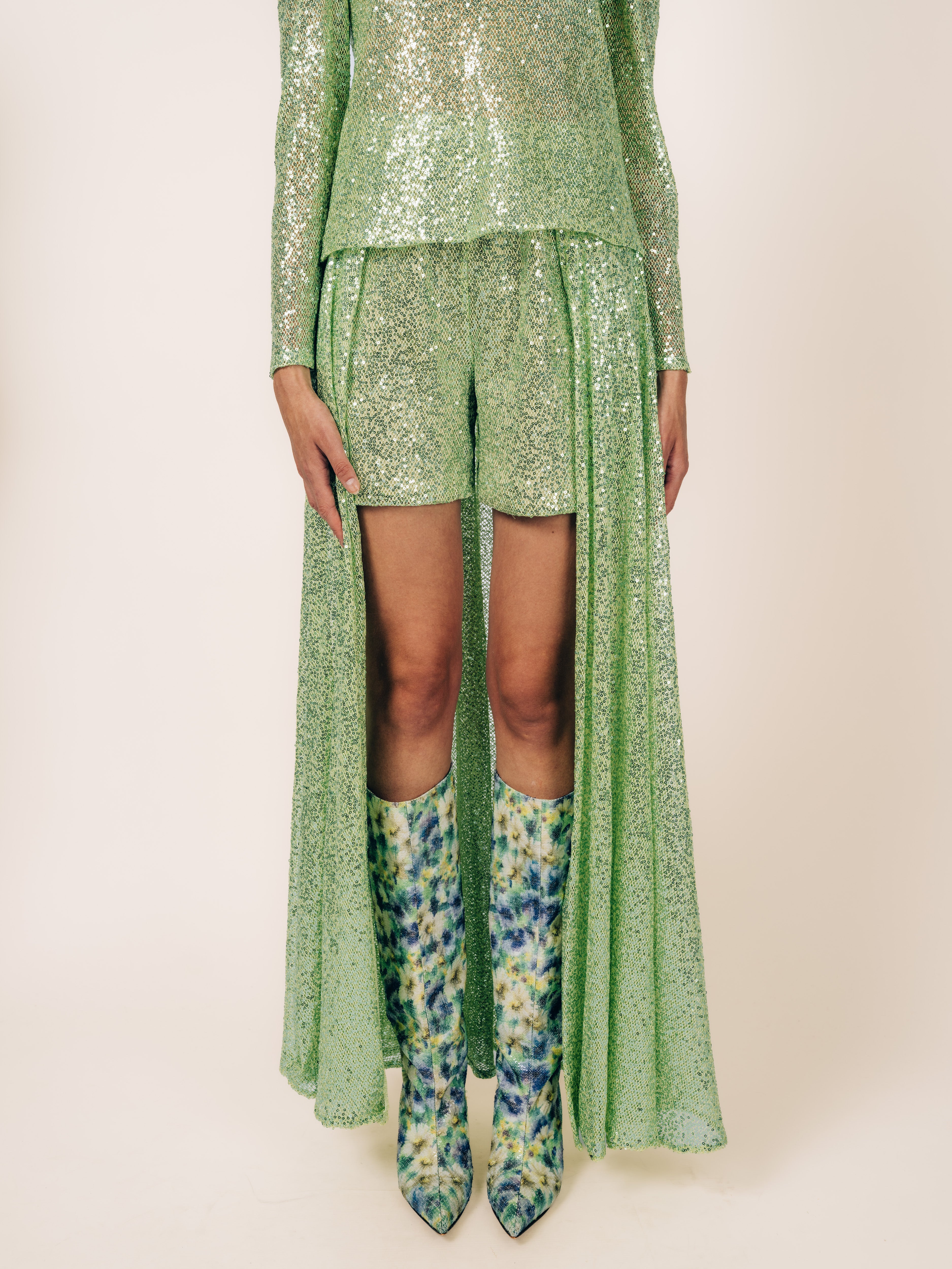Couture-Outfit Hellgrün aus Pailletten-Strick von Maya Seyferth – Ansicht 3