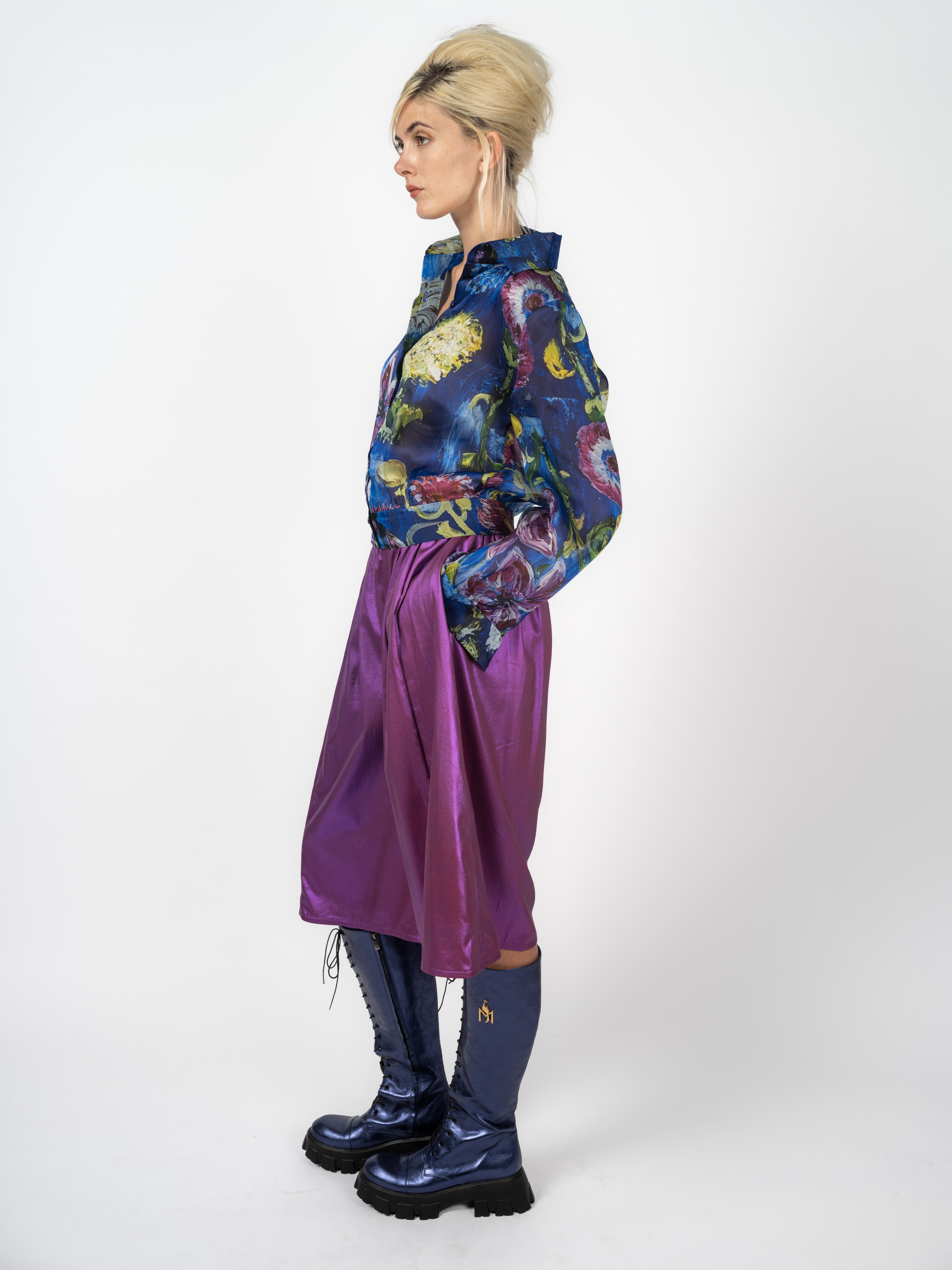Culotte Violett aus veganem Leder mit metallischem Glanz von Maya Seyferth