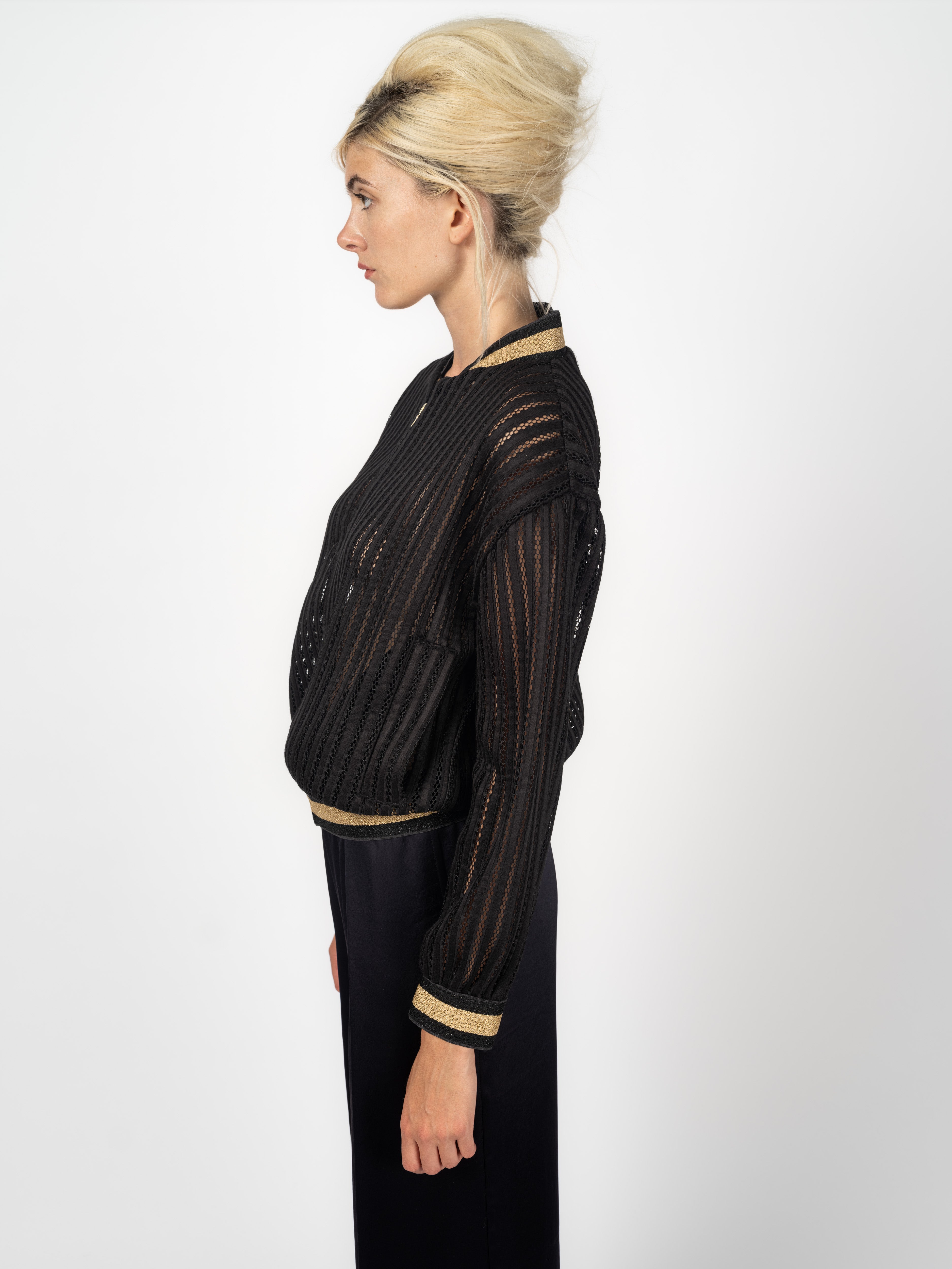 Bomberjacke Schwarz mit Netzstreifen und Gold-Bündchen von Maya Seyferth – Ansicht 3