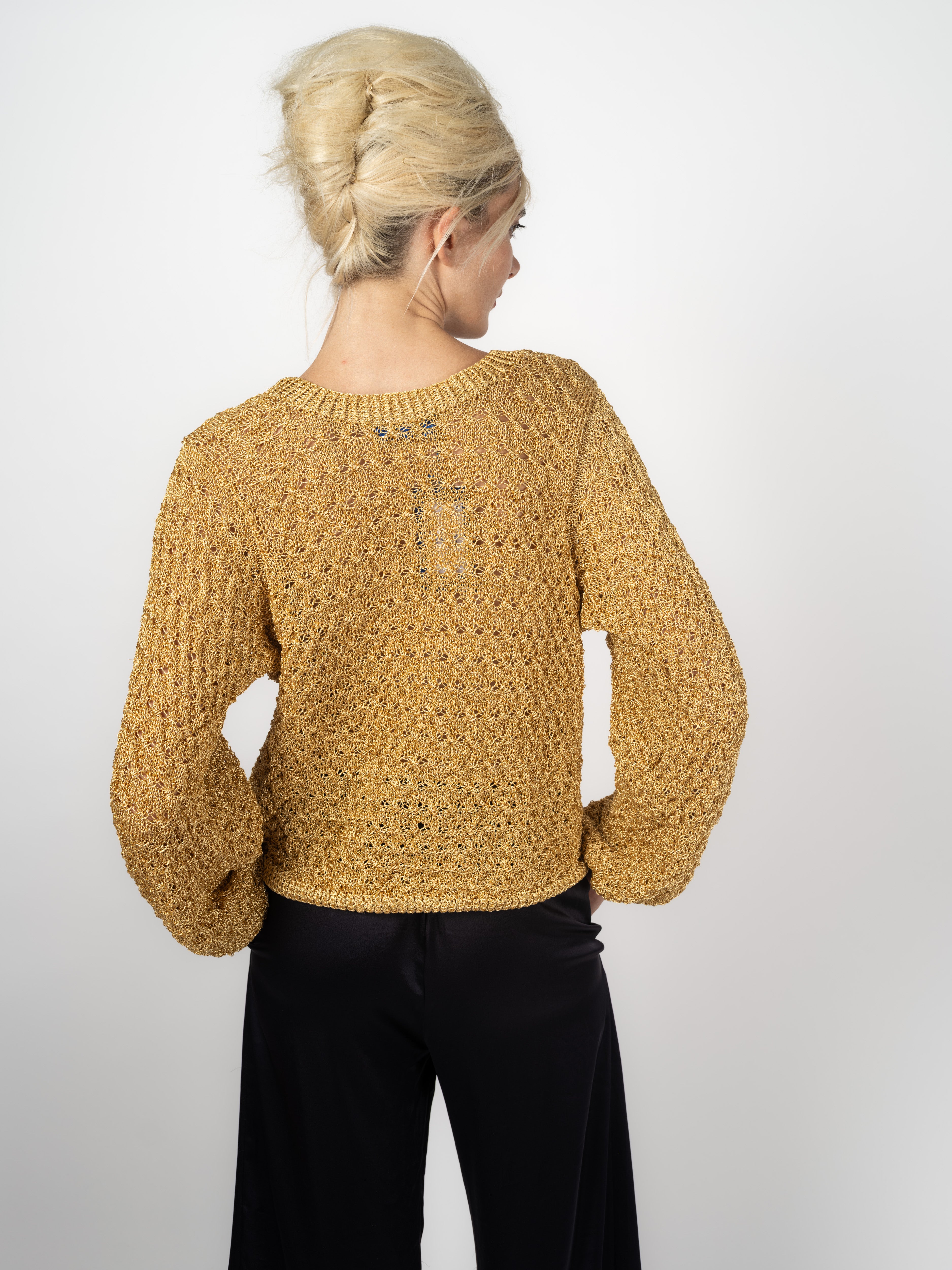 Pullover Lurex Gold mit Ajourmuster, handgefertigt von Maya Seyferth – Ansicht 3