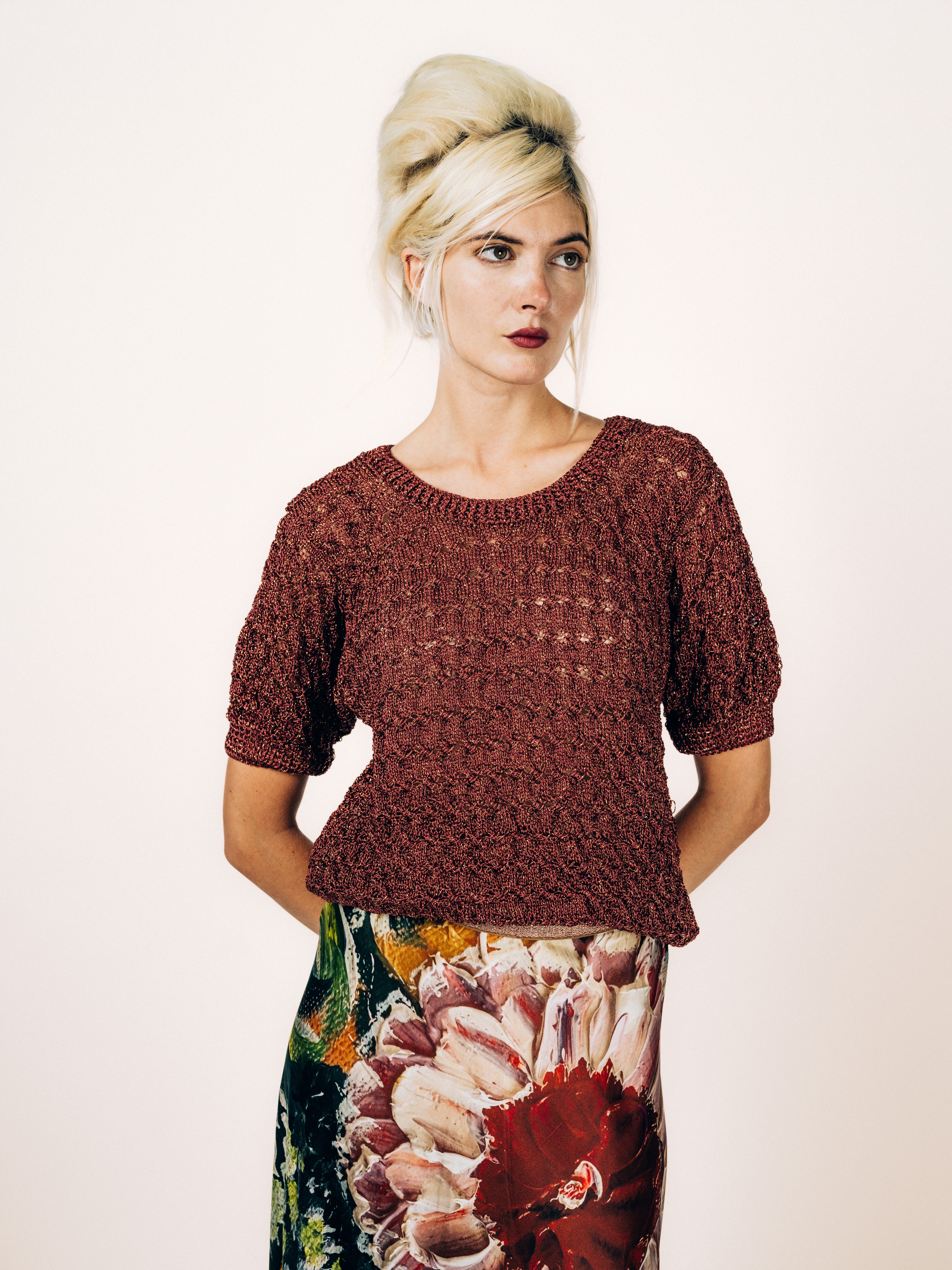 Kurzarm-Strickpullover aus Lurex in Kupfer – Vorderansicht