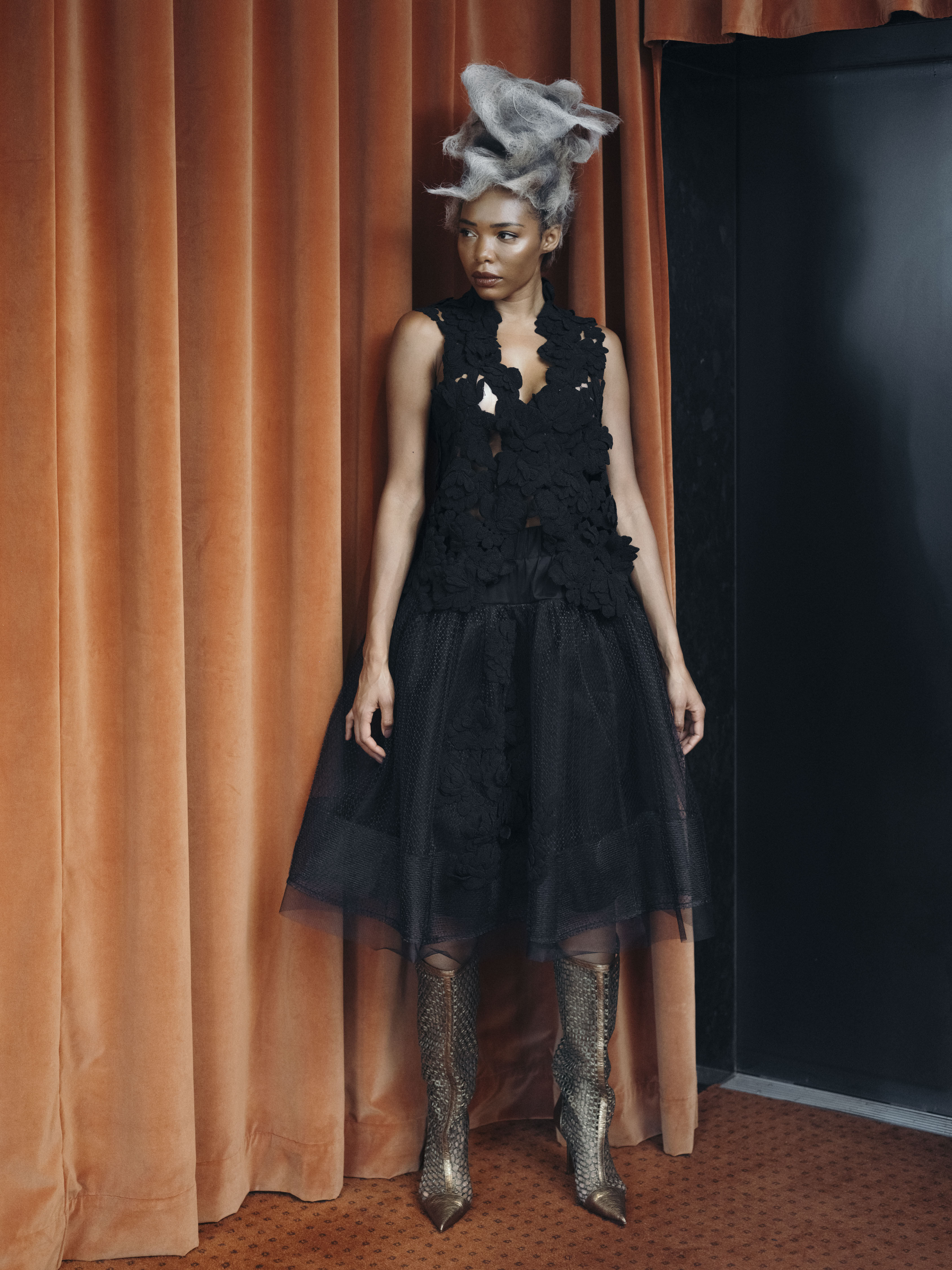 Top Embroidery Black