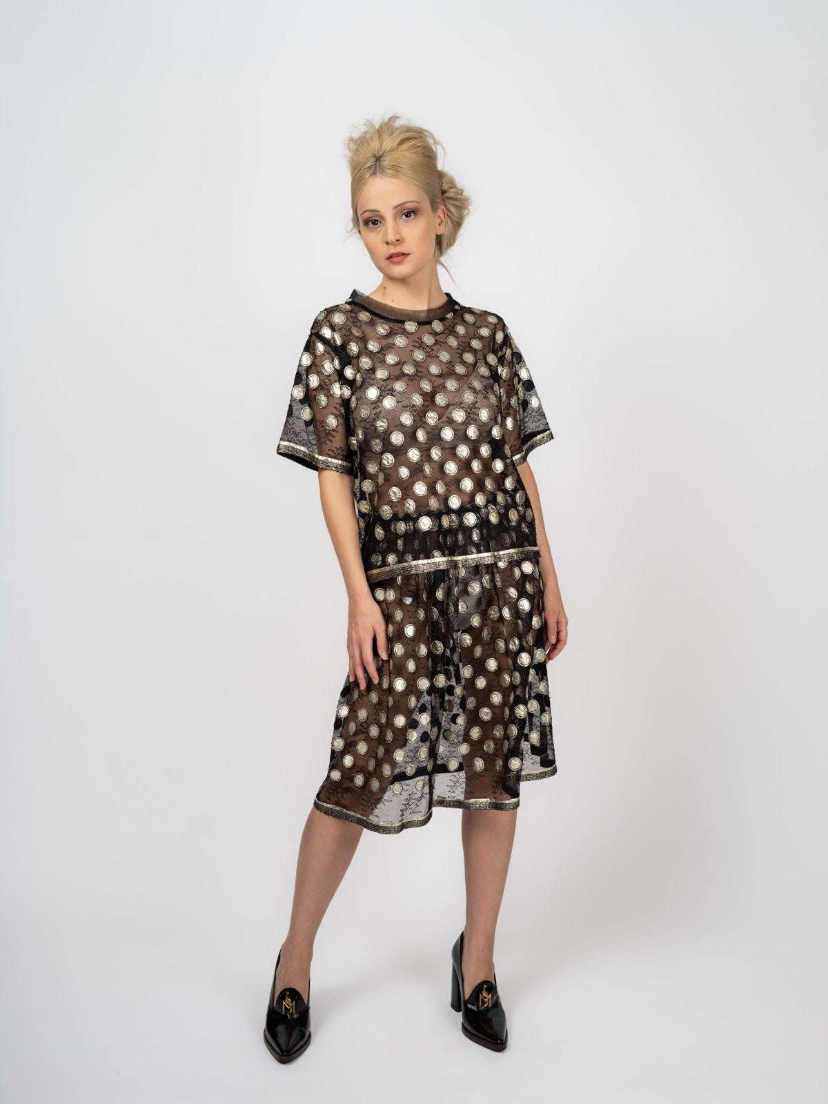 Set aus Top und Rock in schwarzem Tüll mit Gold-Metallic-Punkten und Goldborten von Maya Seyferth