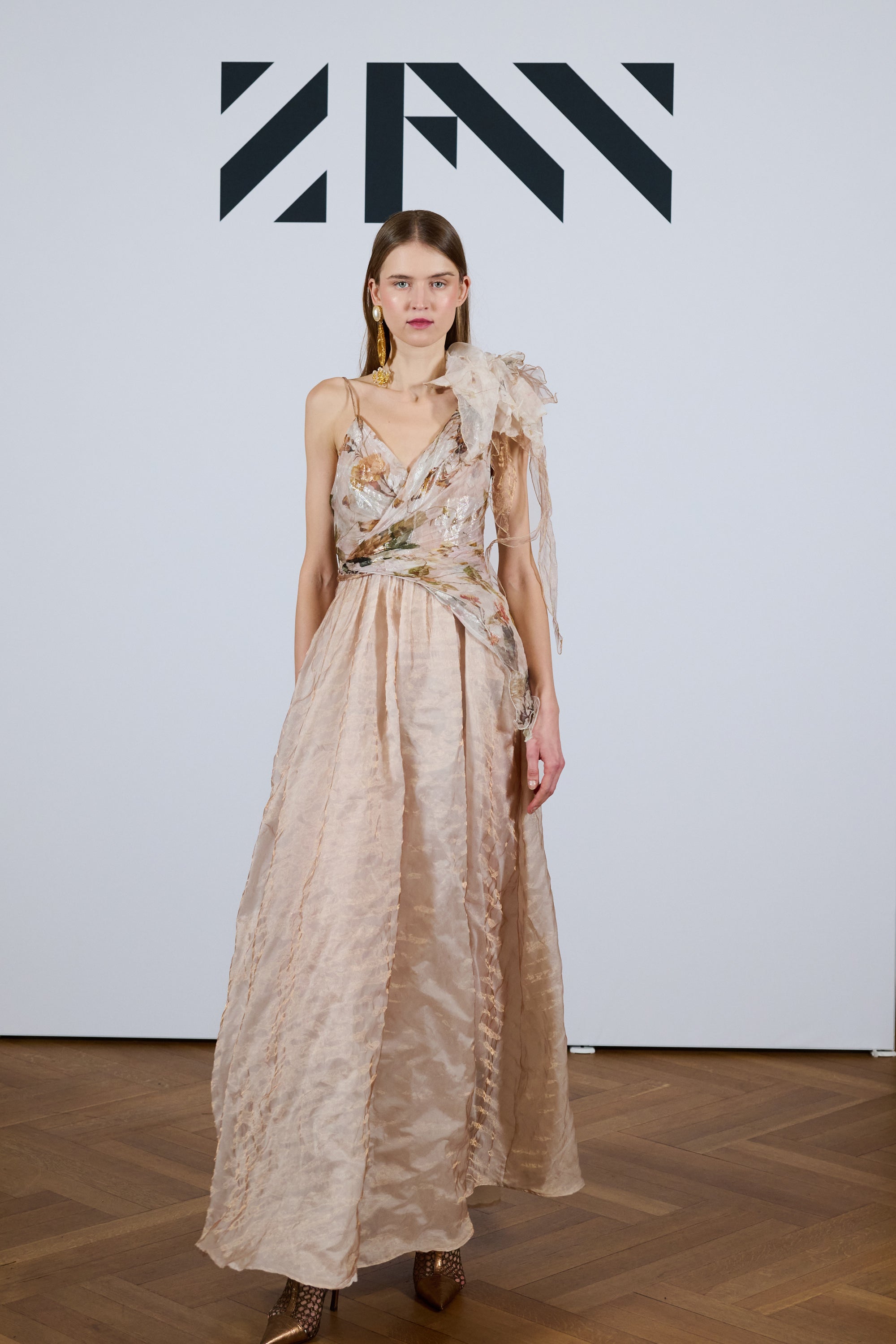 Abendkleid Nude auf dem Runway der Zurich Fashion Week 2026