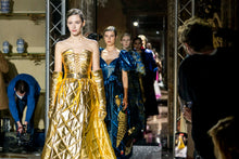 Lade das Bild in den Galerie-Viewer, Ball gown

