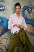 Lade das Bild in den Galerie-Viewer, Bluse mit Blumen
