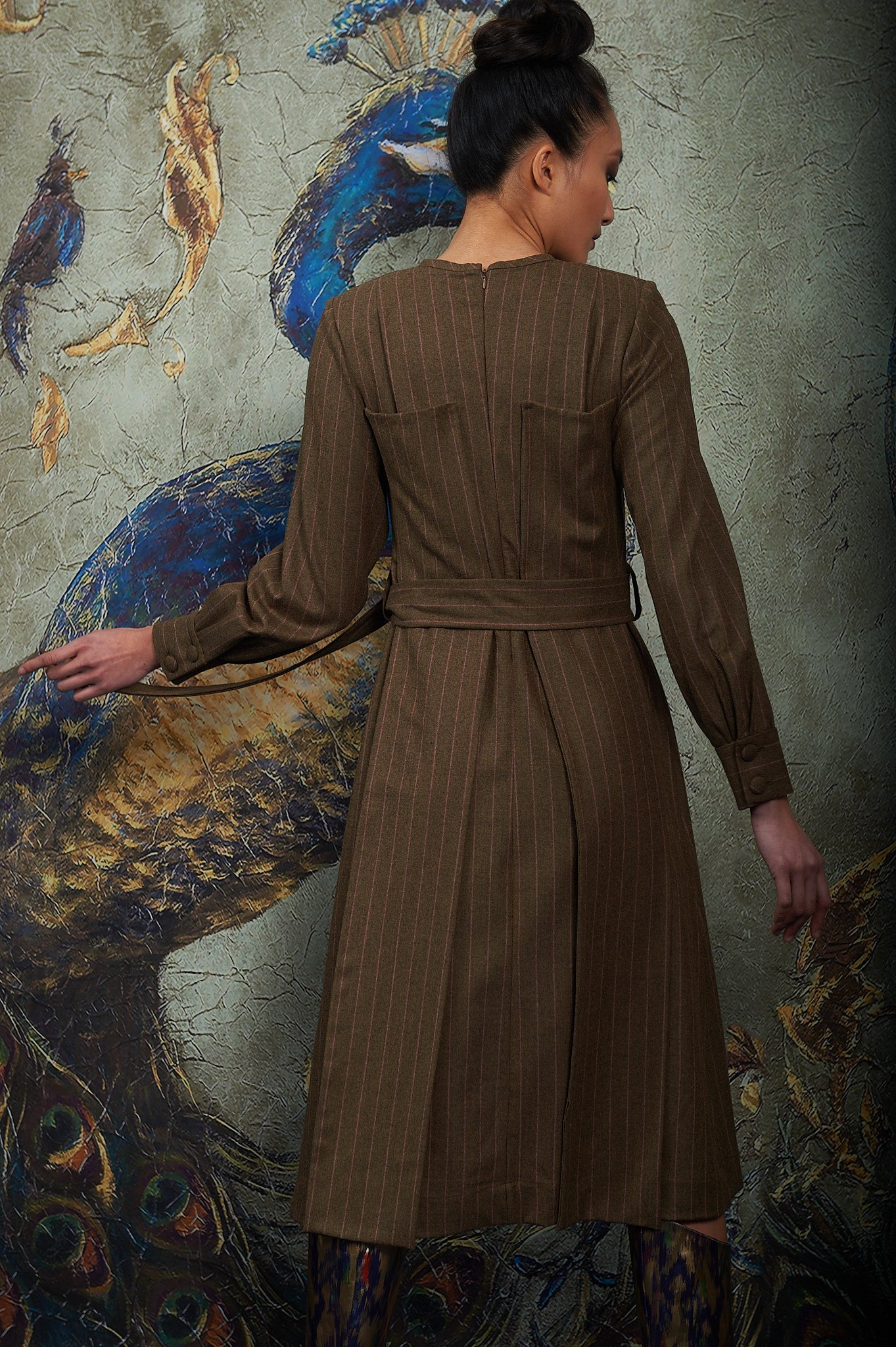 Braunes Kleid mit rosa Streifen aus Schurwolle