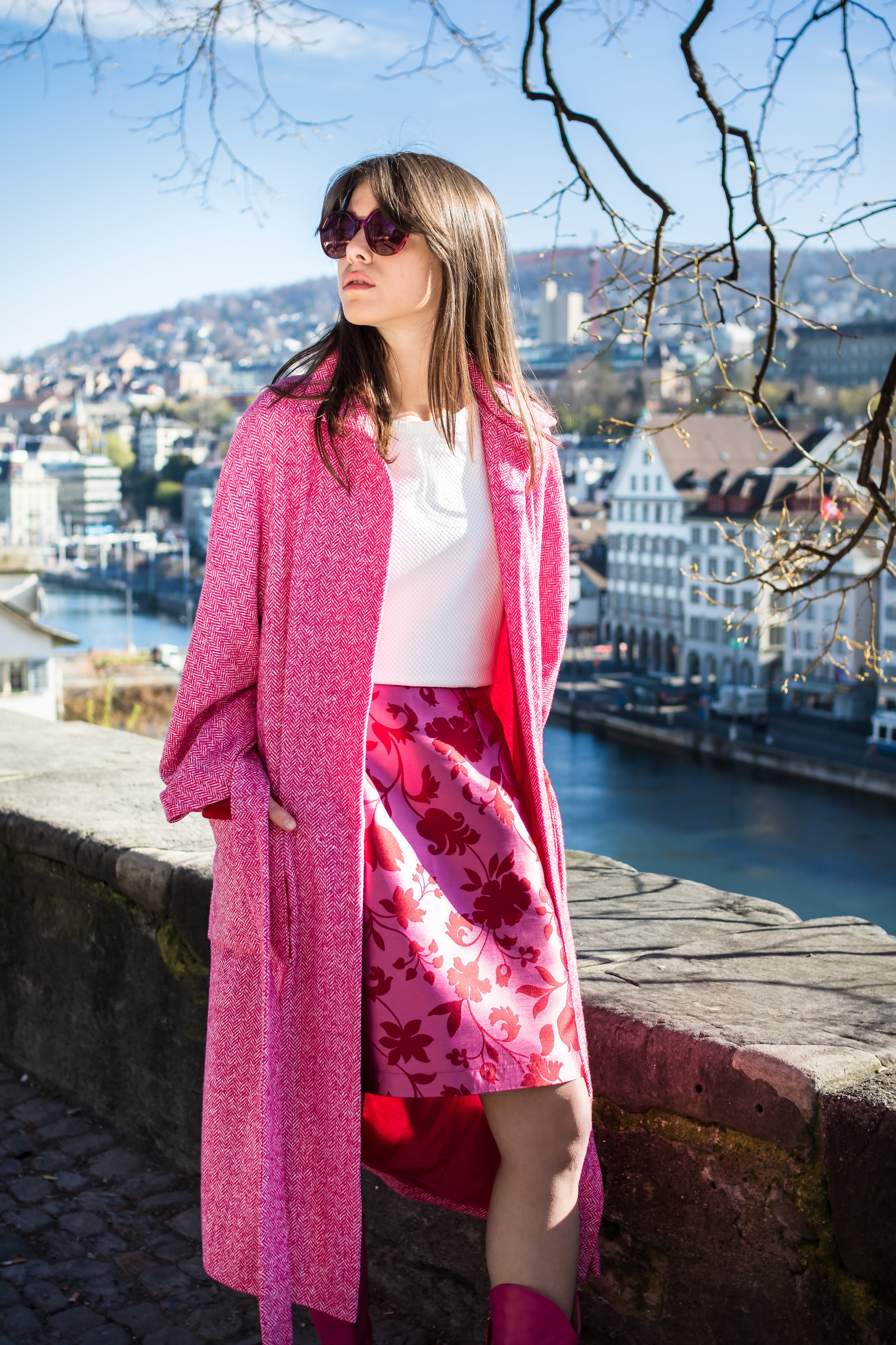 Langer rosa Mantel mit Kunstpelztaschen