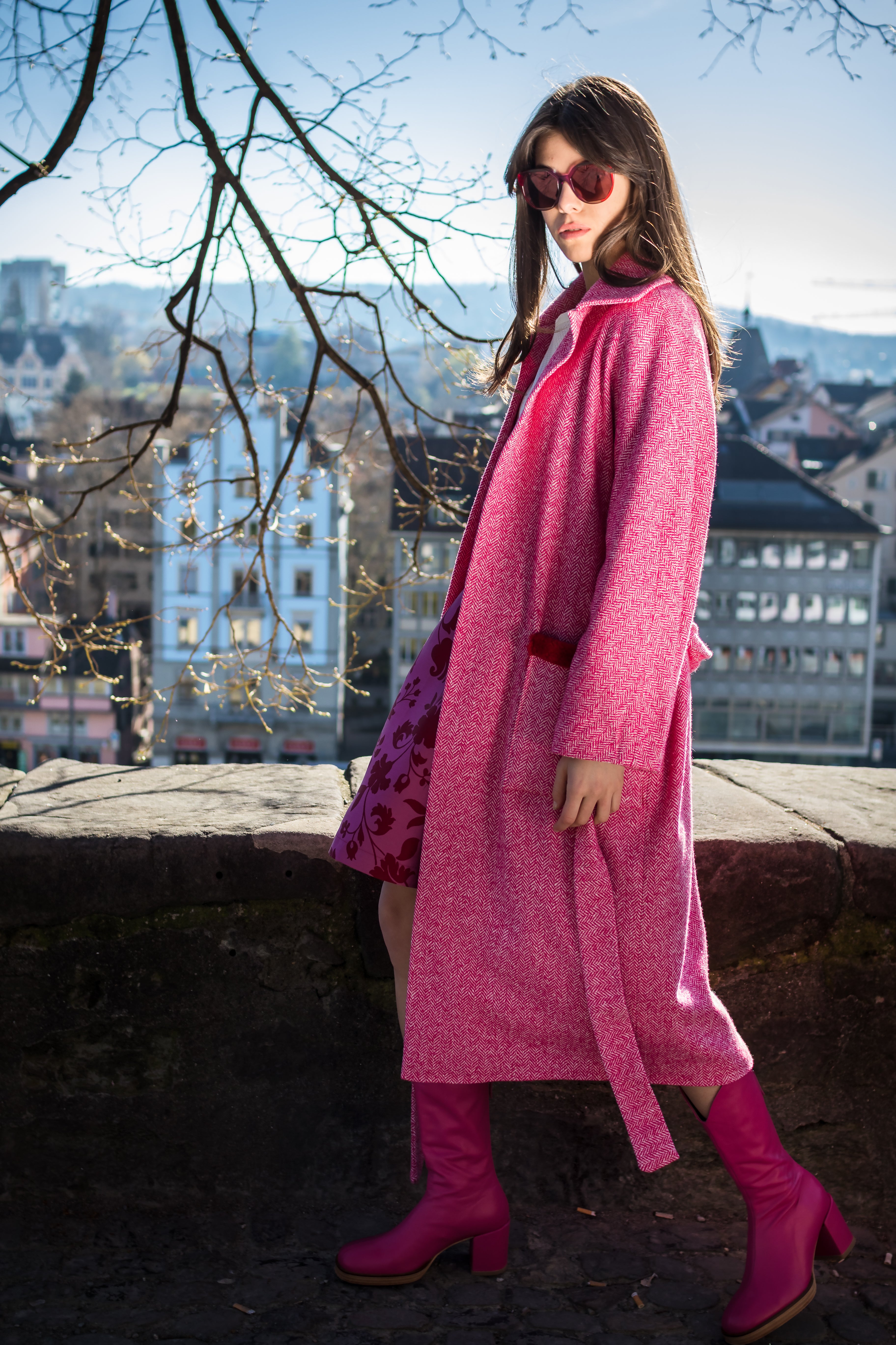 Langer rosa Mantel mit Kunstpelztaschen