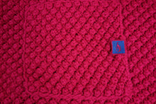 Lade das Bild in den Galerie-Viewer, Handmade Strickjacke mit 40% Mohair
