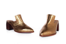 Lade das Bild in den Galerie-Viewer, Handmade Schuhe gold