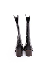 Lade das Bild in den Galerie-Viewer, Handmade boots with handmade logo
