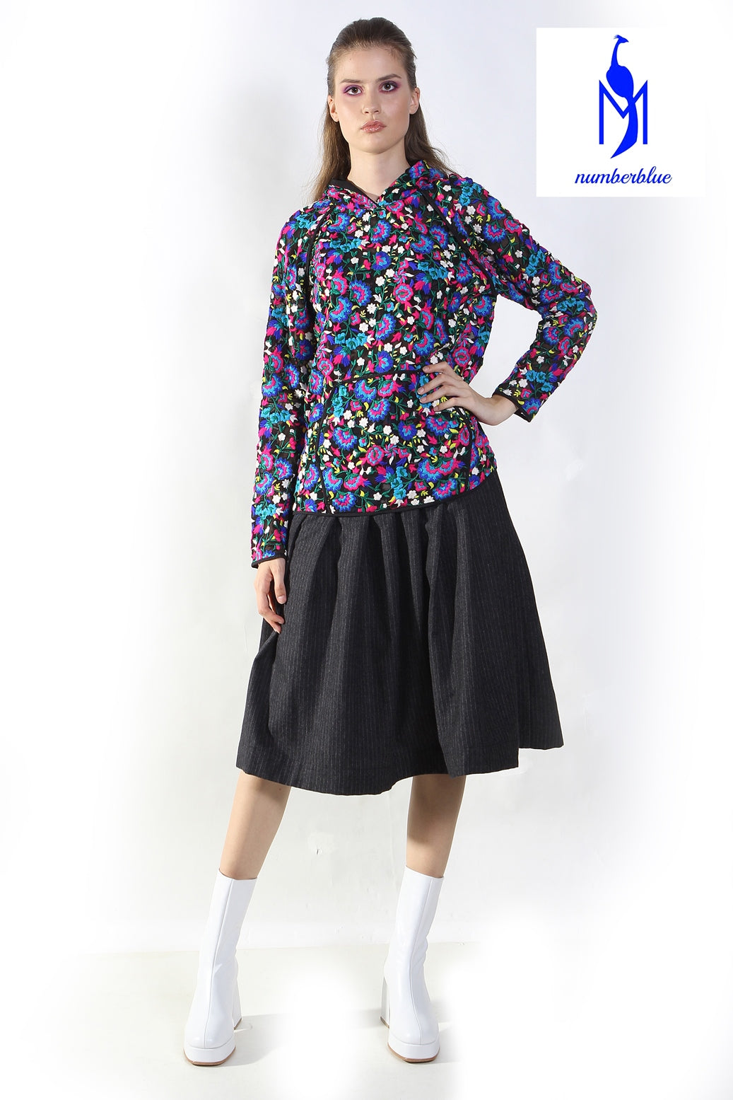 Kaputzenpullover aus bestickter Seide