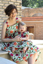 Lade das Bild in den Galerie-Viewer, Kleid 3D Blumen
