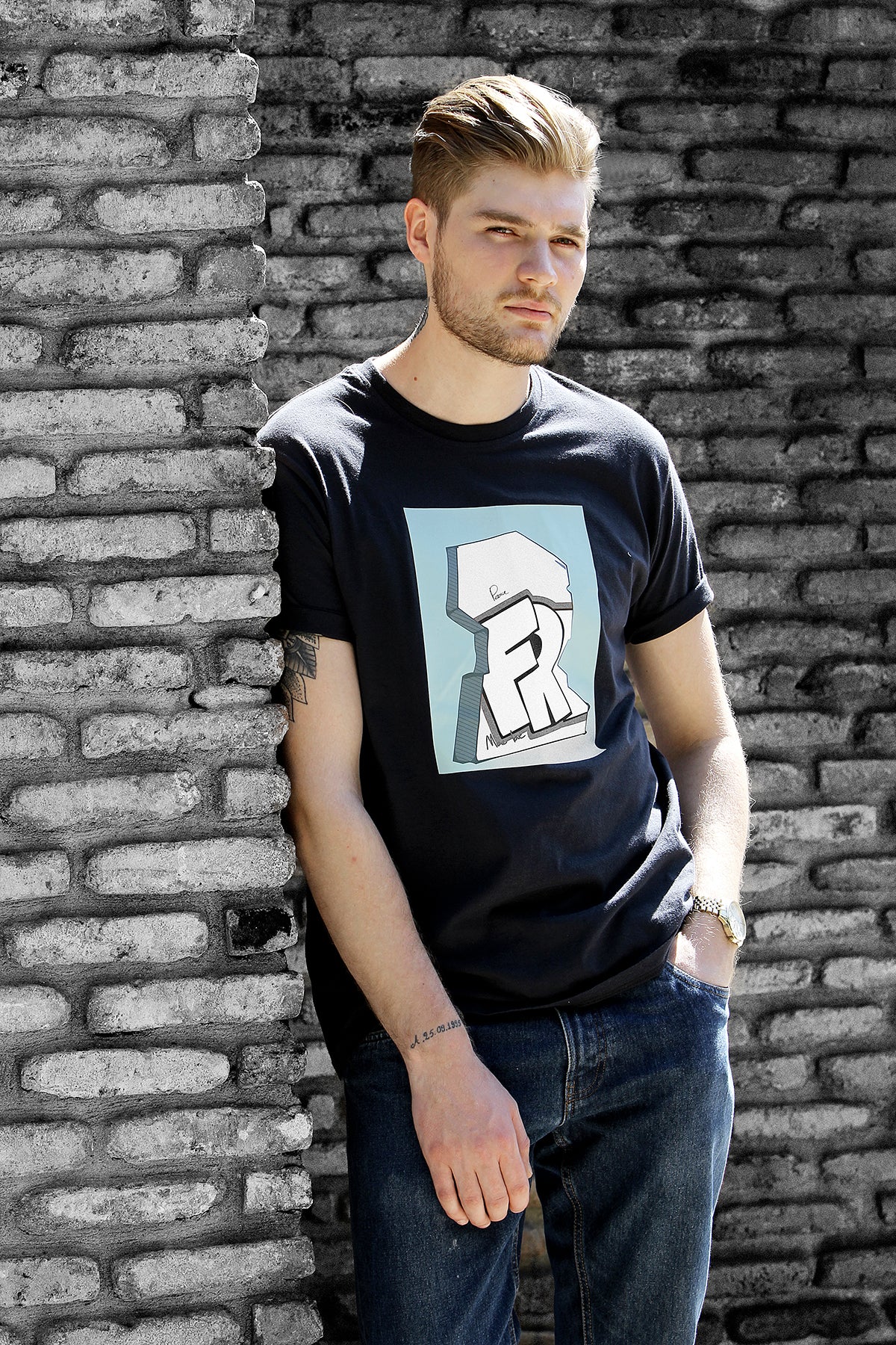 UNISEX PRINTED T-SHIRT Wall