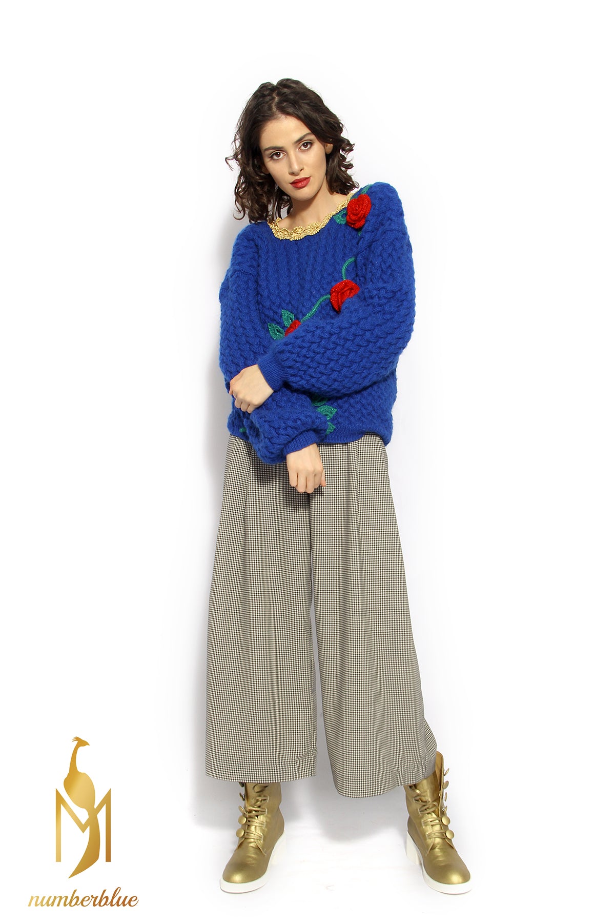 Handmade Strickpullover mit Blumen