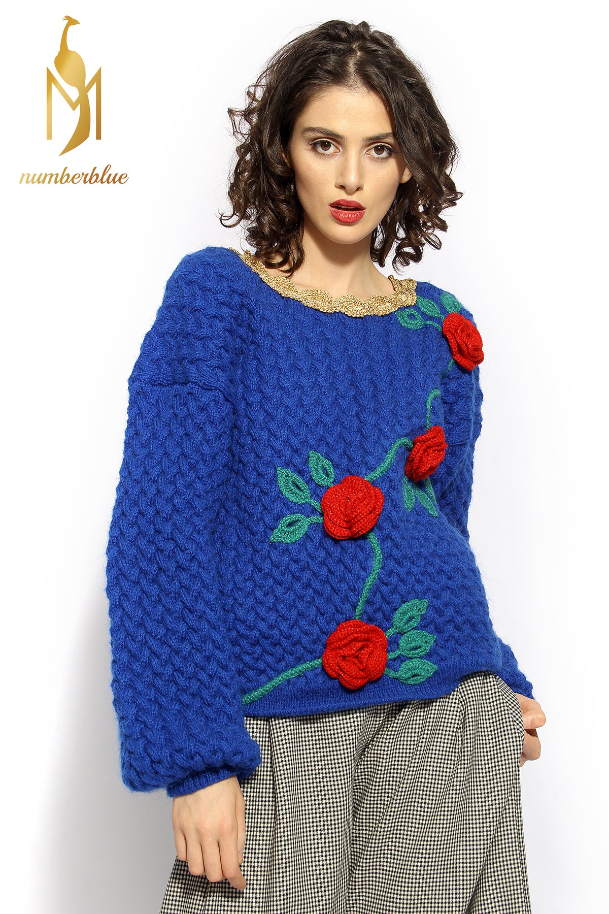 Handmade Strickpullover mit Blumen