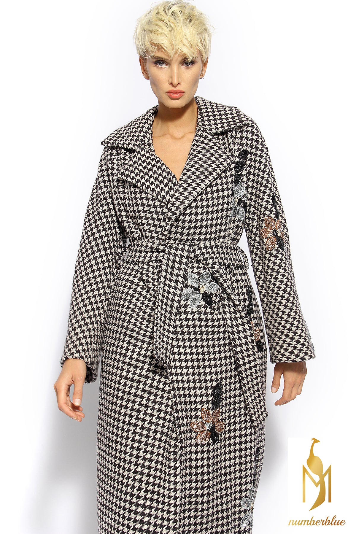 Karierter Mantel mit Stickereien