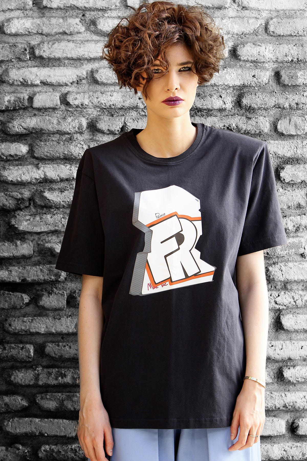 UNISEX PRINTED T-SHIRT Wall