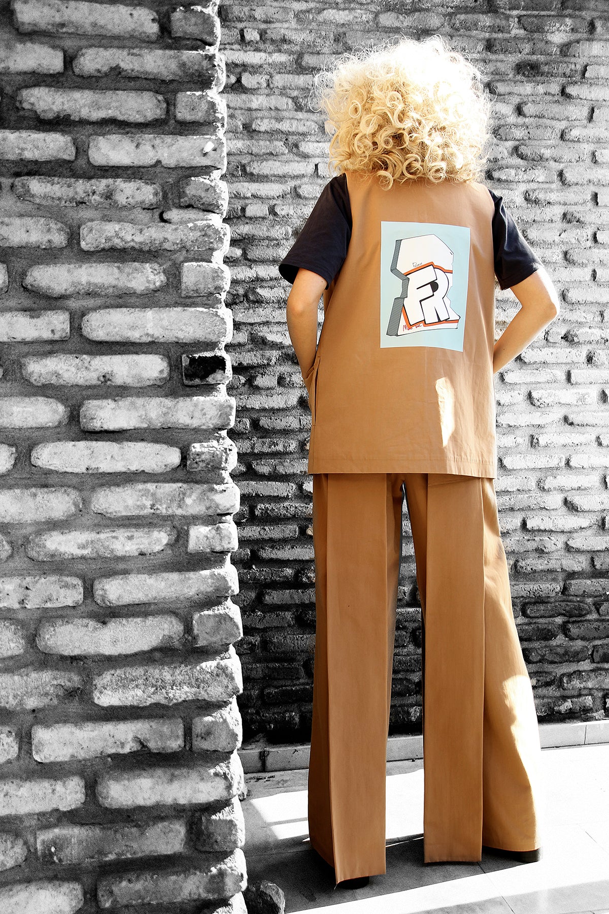 PRINTED VEST BERLIN WALL