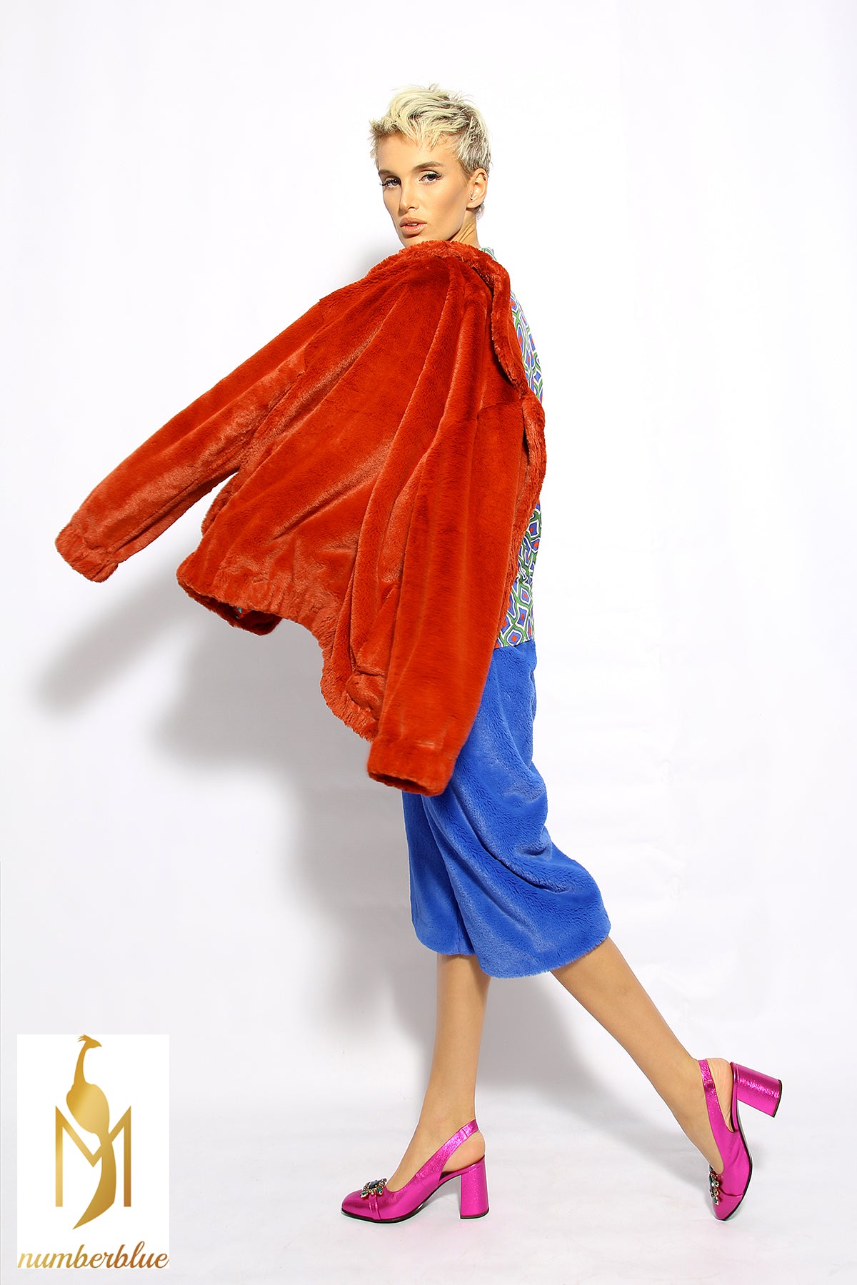 Kurze Jacke aus Kunstpelz