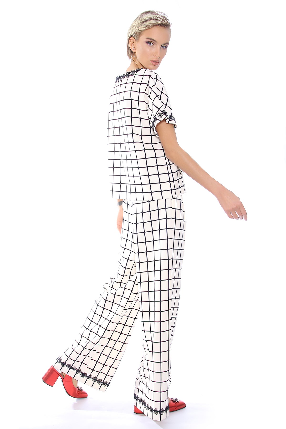 Kariertes Oberteil mit Spitze