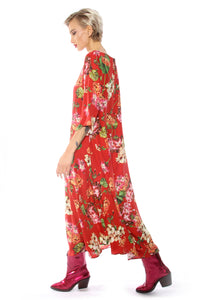 Rotes Kleid mit Blumen aus Seide