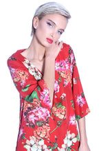Lade das Bild in den Galerie-Viewer, Rotes Kleid mit Blumen aus Seide
